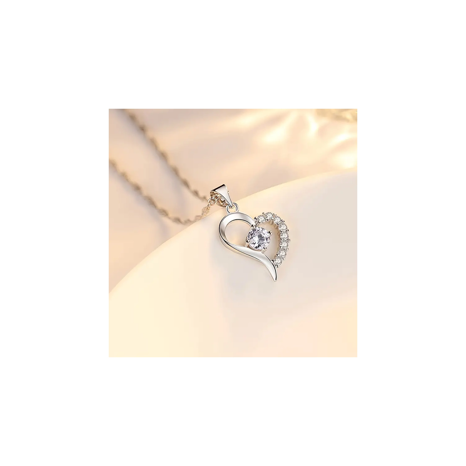 Exquisite Rhinestone Heart Necklace: Timeless Jewelry Ornament
