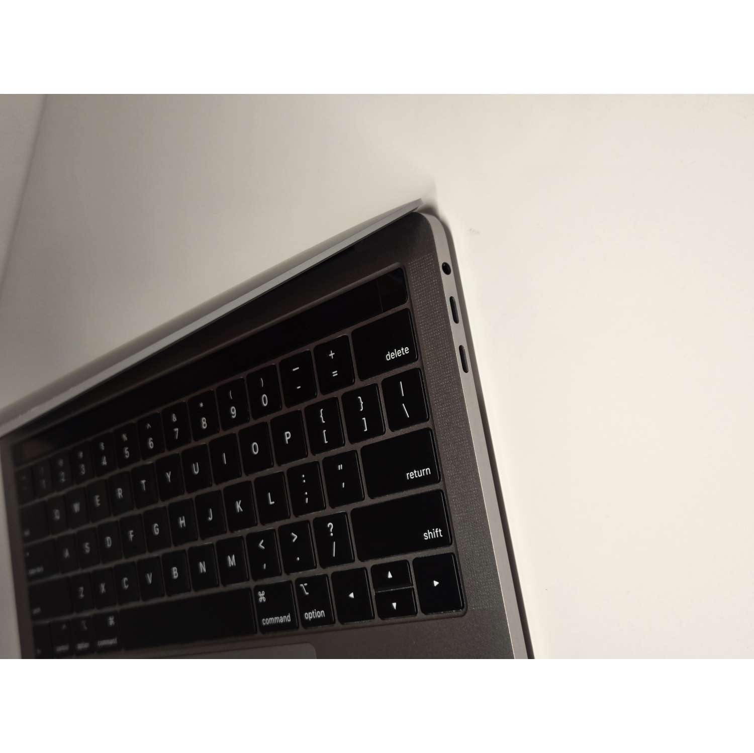 Refurbished (Good) Apple MacBook Pro 2019 13