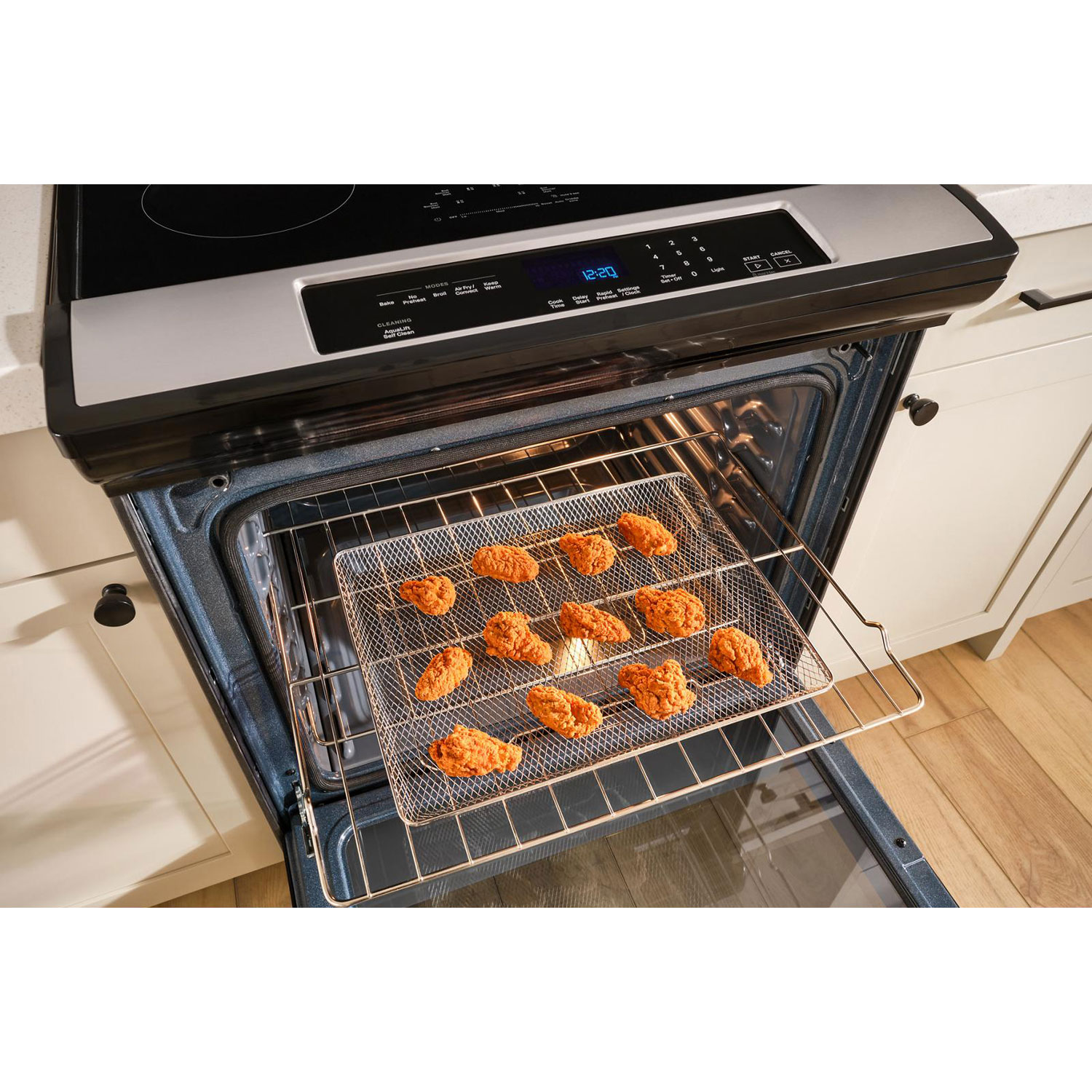 Cuisinière à induction autonome avec convection véritable et friture à l'air chaud 6,4 pi³ 30 po de Whirlpool - Acier inoxydable noir