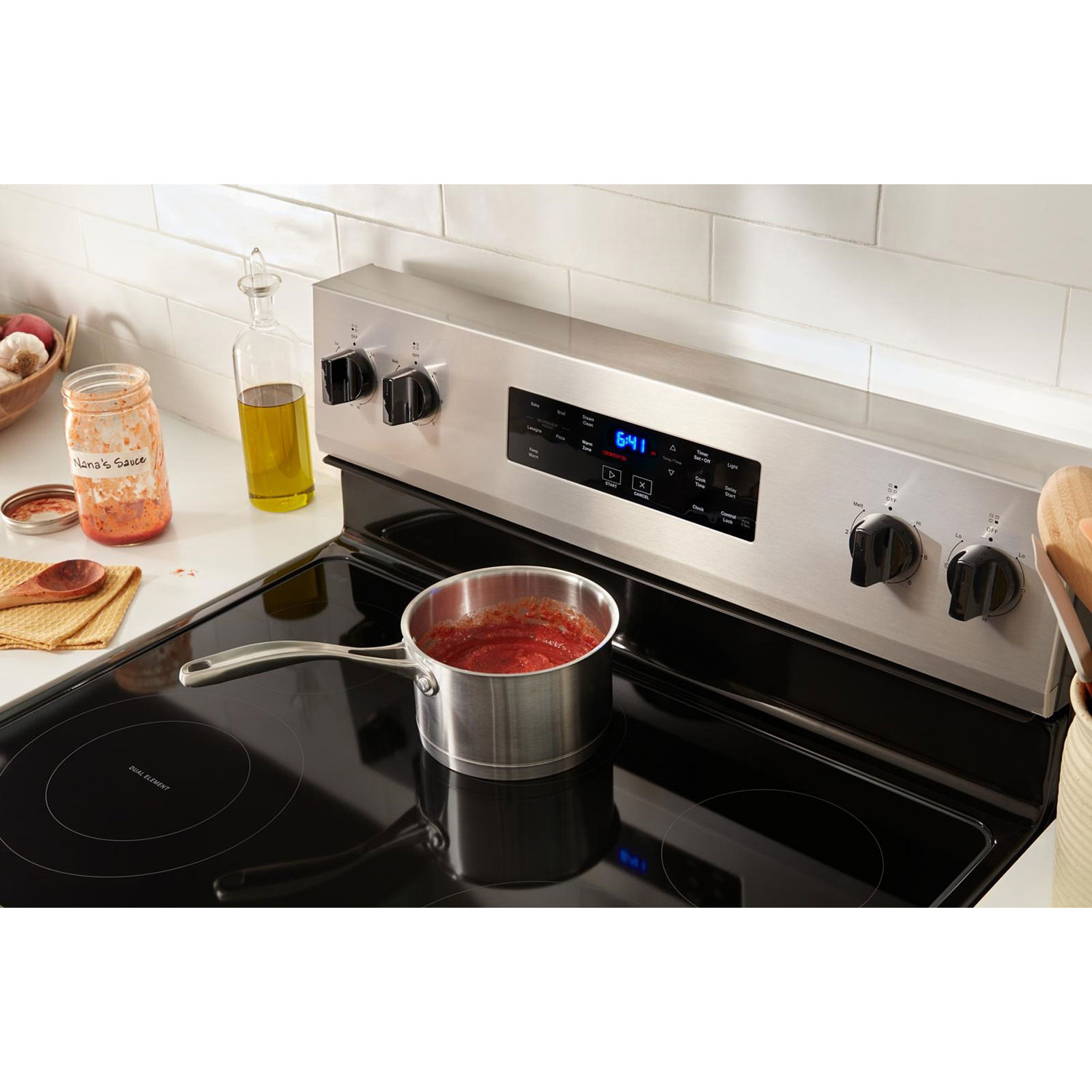 Cuisinière électrique autonome à 4 éléments avec four autonettoyant 5,3 pi³ 30 po série 3 de Whirlpool - Inox