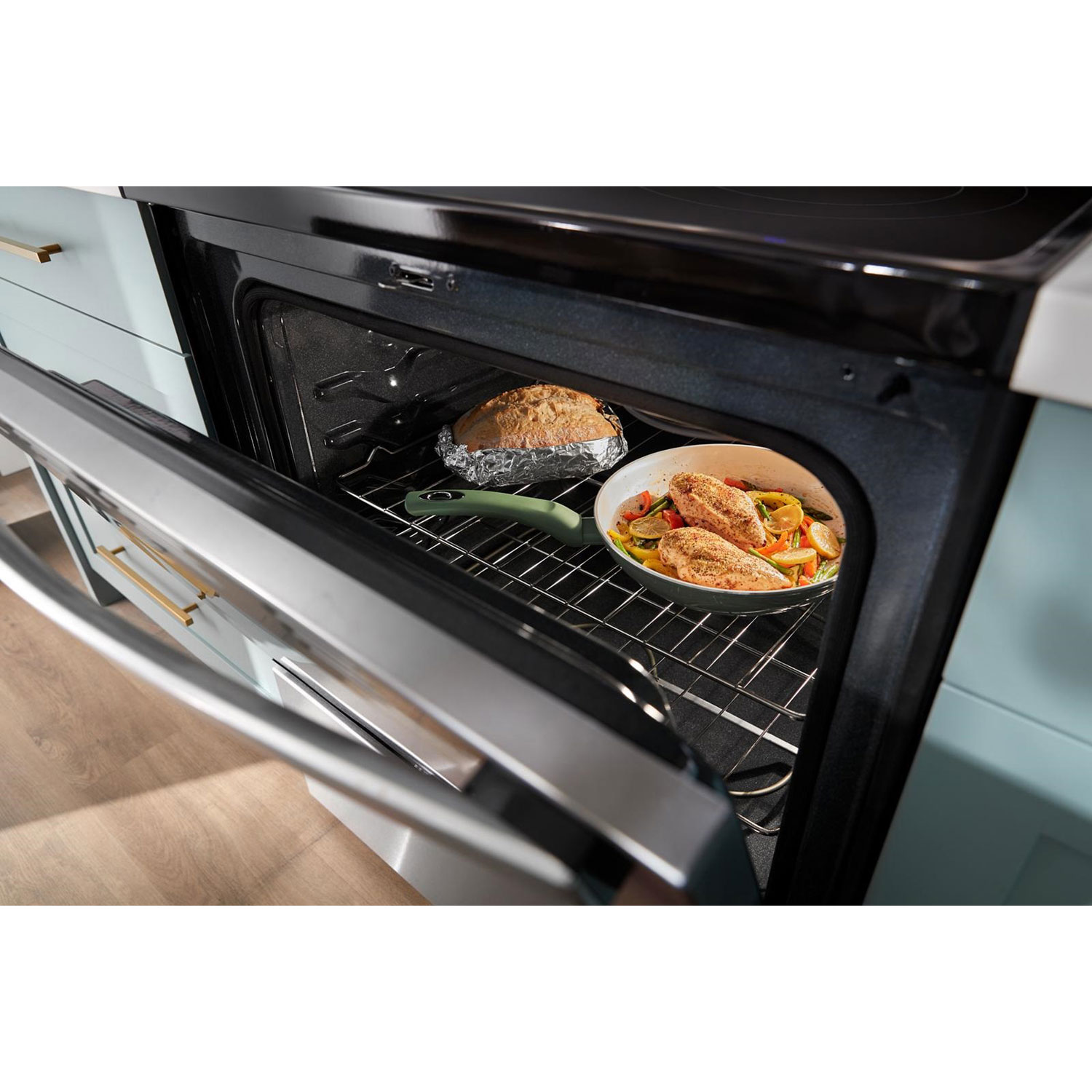Cuisinière électrique autonome à 4 éléments avec four autonettoyant 5,3 pi³ 30 po série 3 de Whirlpool - Inox