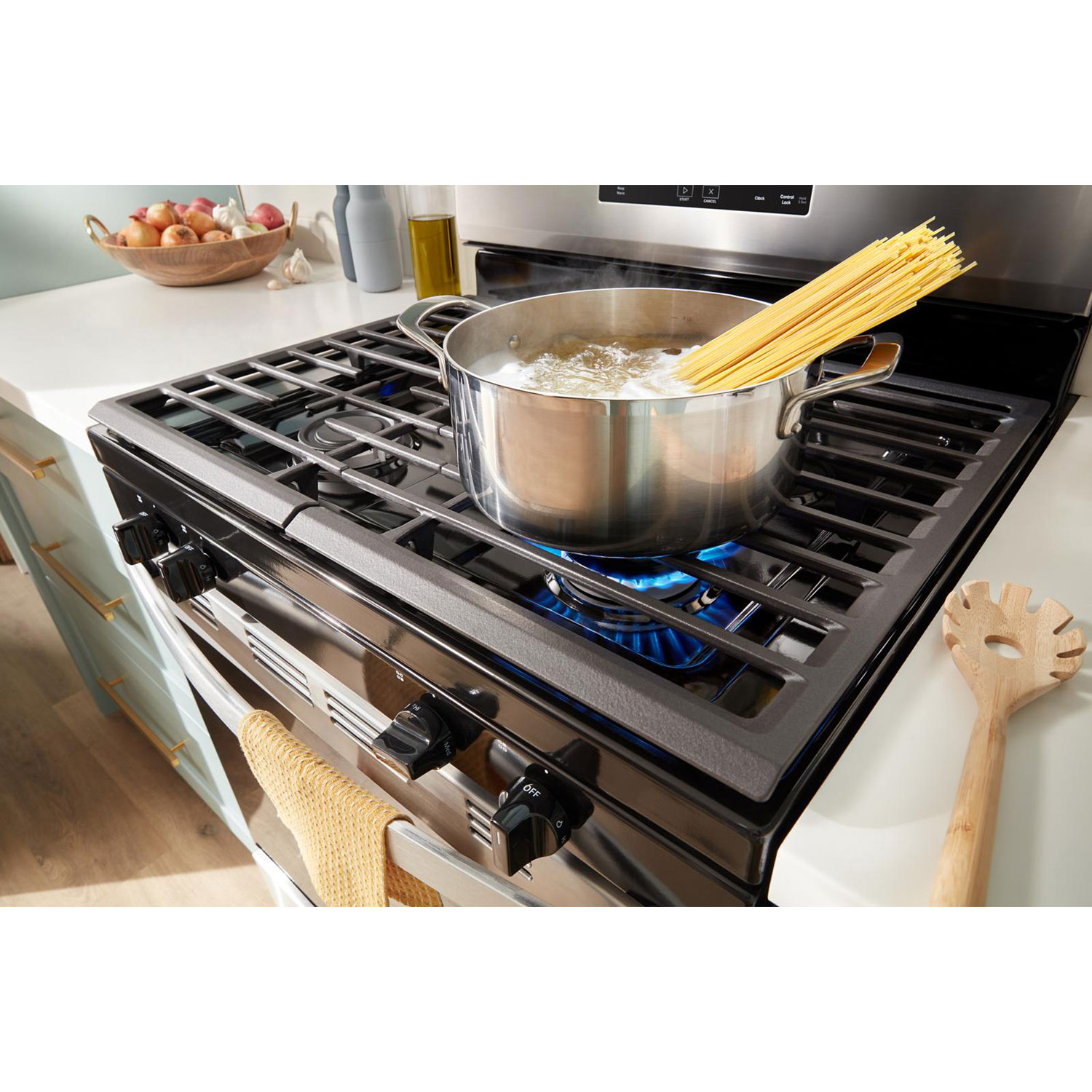 Cuisinière au gaz autonome avec four autonettoyant 5,3 pi³ 30 po série de Whirlpool - Noir