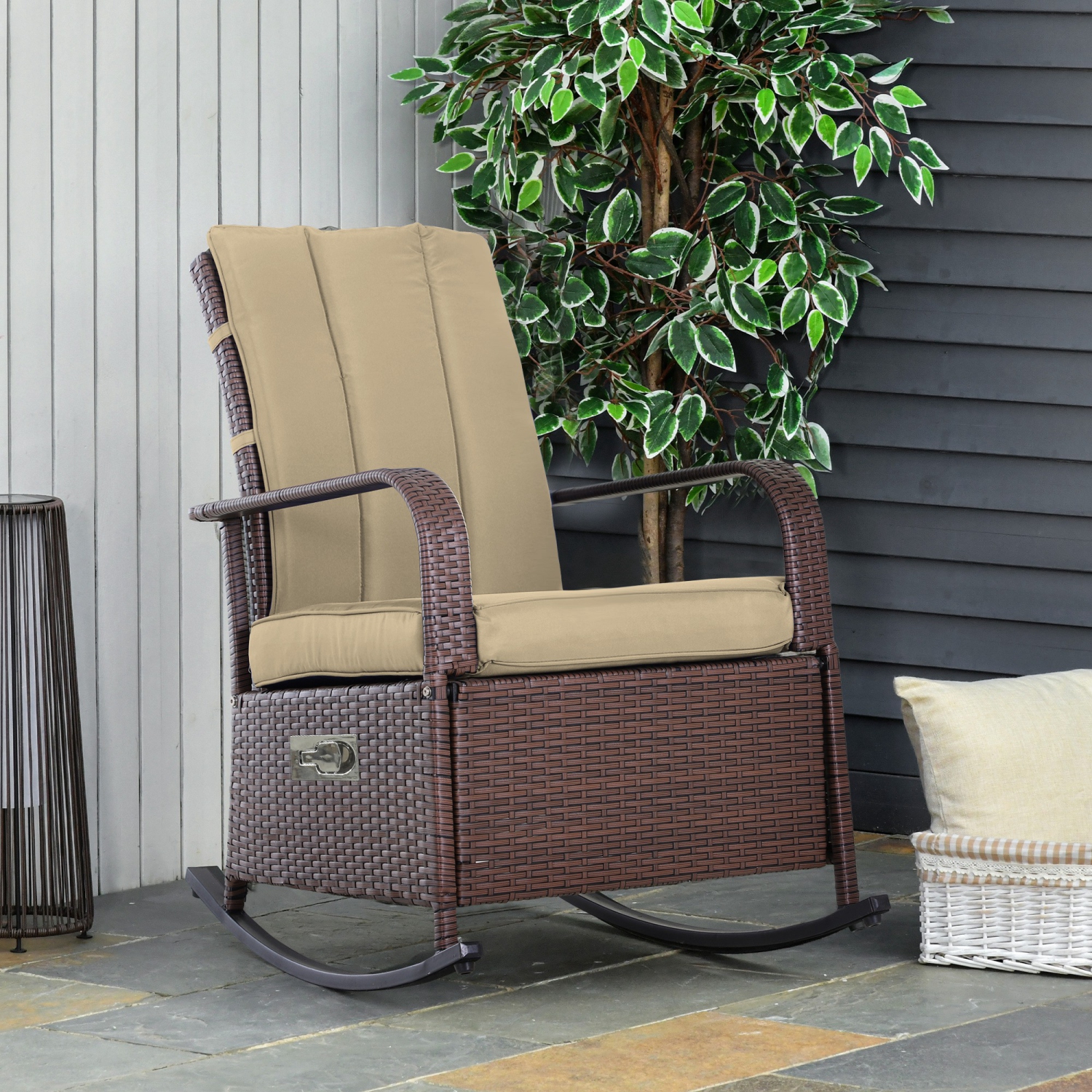 Fauteuil berçant en osier avec coussin Outsunny, fauteuil inclinable en rotin de polyéthylène patio avec repose-pieds réglable, accoudoirs, kaki