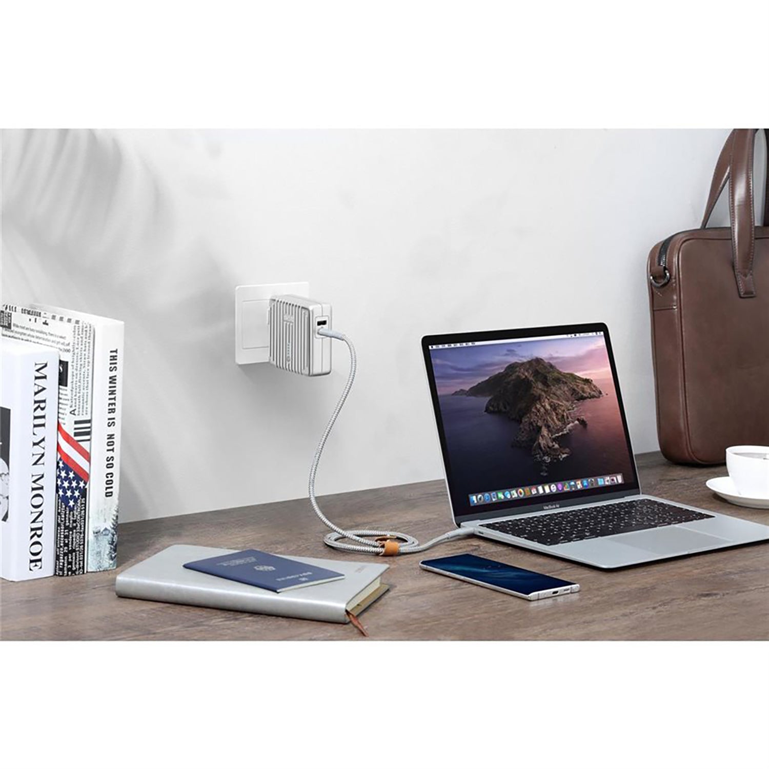 Zendure - 2 in 1 USB Wall Charger with Integrated Charging Bank, 5000mah, Silver