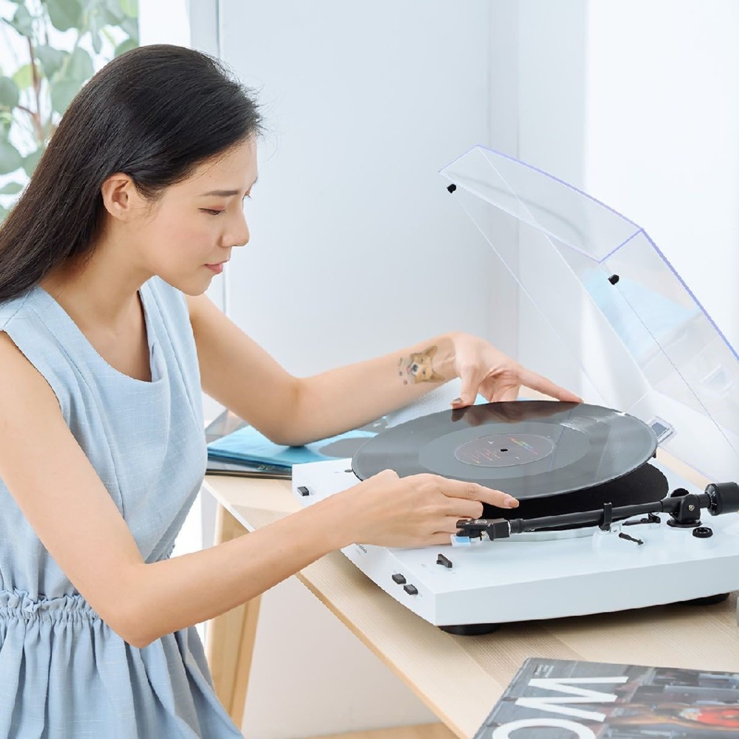 Tourne-disque Bluetooth à entraînement par courroie automatique d'Audio-Technica - Blanc