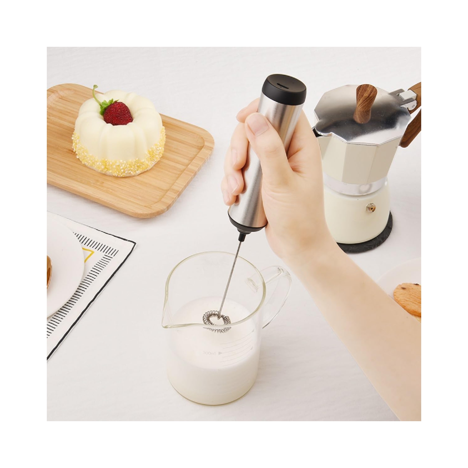 Electric Milk Frother, Handheld Frother USB-charging Foam Maker, Rechargeable Frother Mini Blender Coffee Frother,Chappccino,Frappe,Matcha