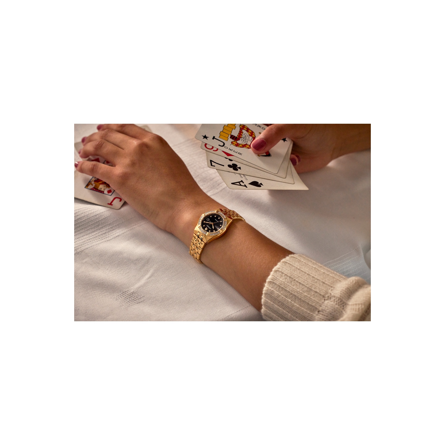 Montre pour femmes Corso Eco-Drive 28&nbsp;mm avec boîtier et bracelet en acier inoxydable doré avec cadran noir de Citizen