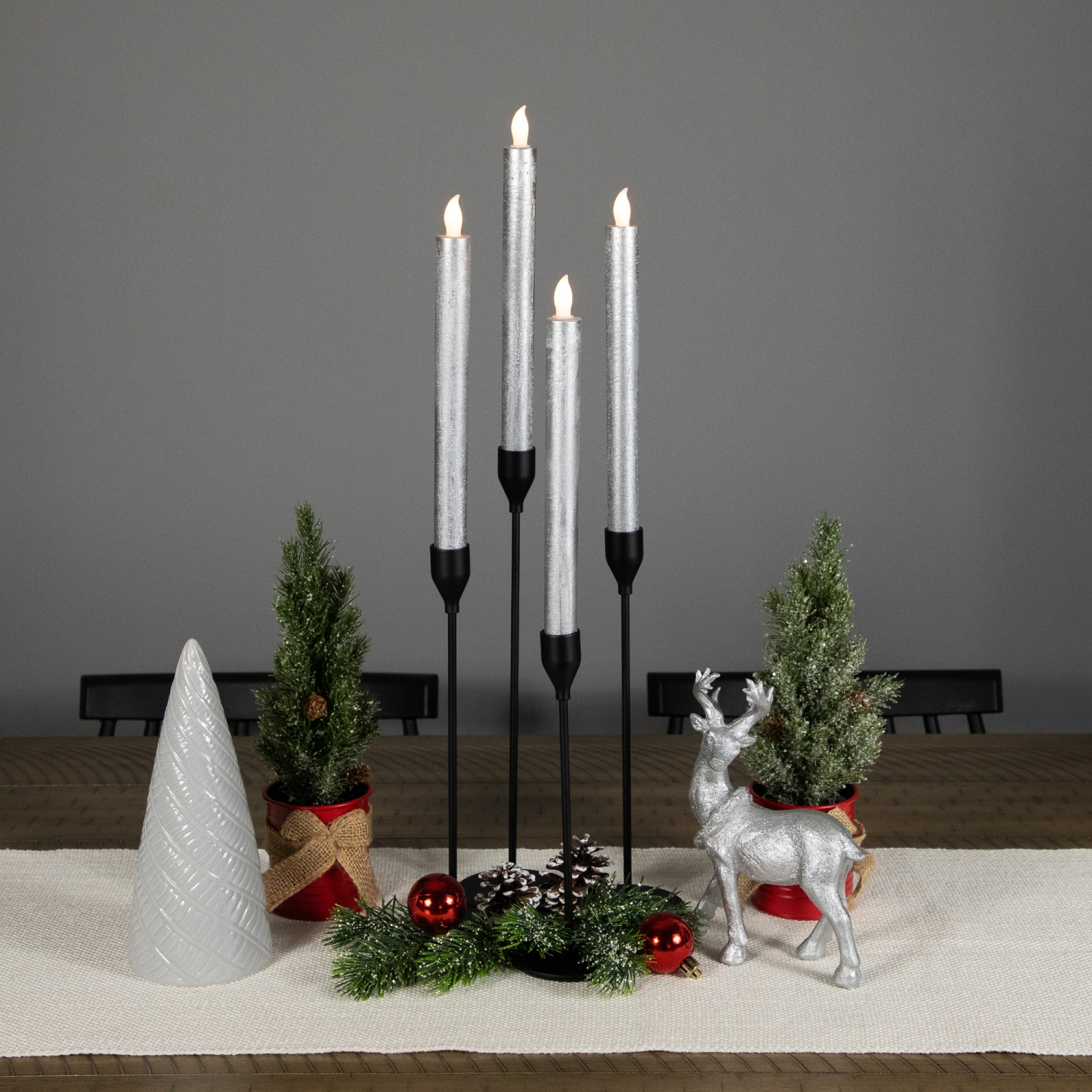 Ensemble de 4 bougies fines sans flamme à DEL au ton argenté brossé, 9,5 po