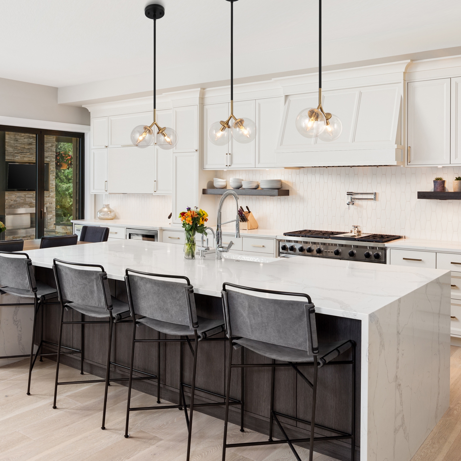 Lampe suspendue pour îlot de cuisine moderne, noir, 12 po Luminaire de plafond industriel à 3 ampoules avec globe en épépiné doré