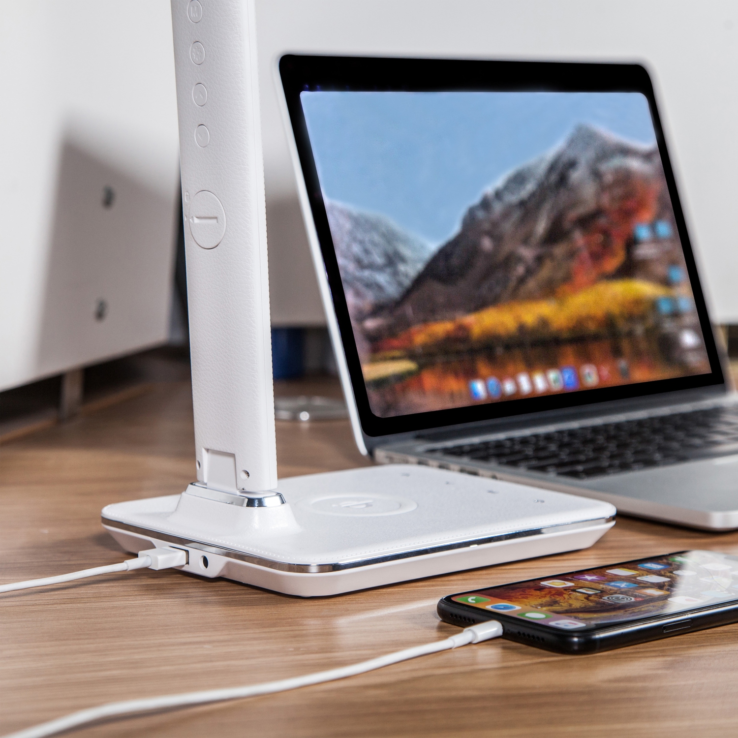 Remis à neuf - Lampe de bureau DEL SHOPPINGALL avec chargeur sans fil Qi, port de chargement USB, 3 modes de couleur avec 5 niveaux de luminosité,