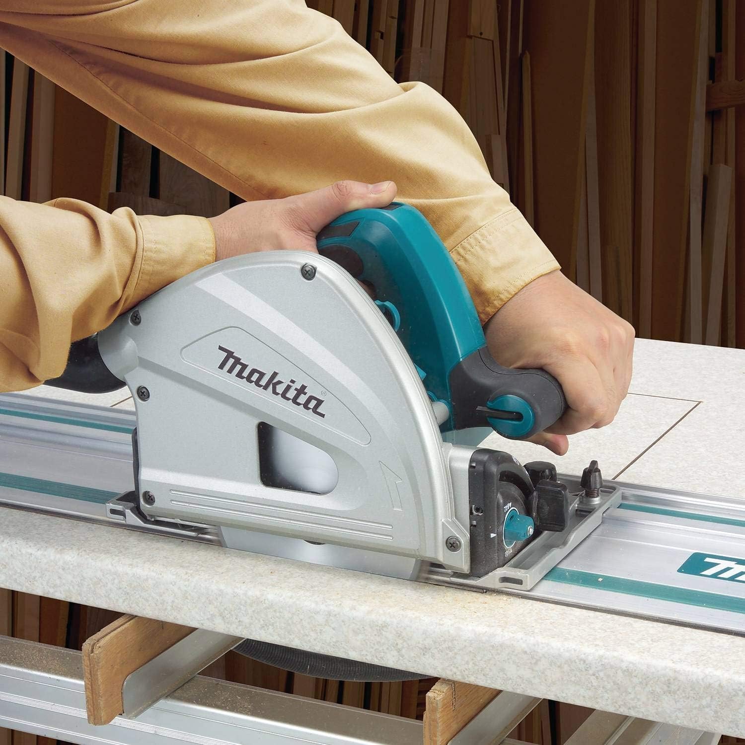 Makita SP6000J1 Ensemble de scie circulaire 6-1/2&nbsp;po Plunge, avec étui à outils empilable et rail-guide de 55 po, bleu