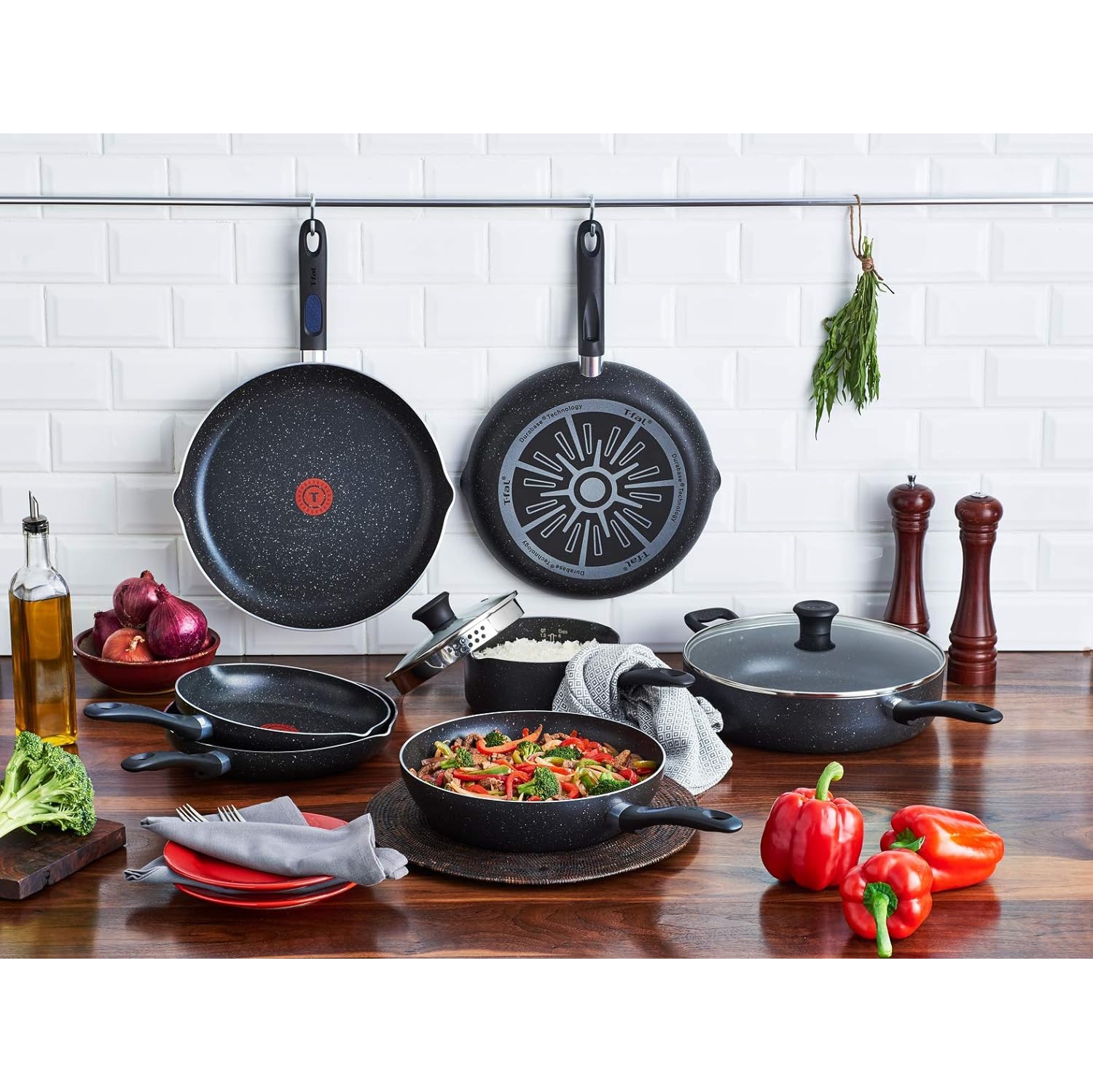 T-fal Signature 9pc Cookware Set, Non Stick pots and Pans, Non Toxic Cookware Set, Thermo-spot Heat Indicator, Dishwasher Safe, Black