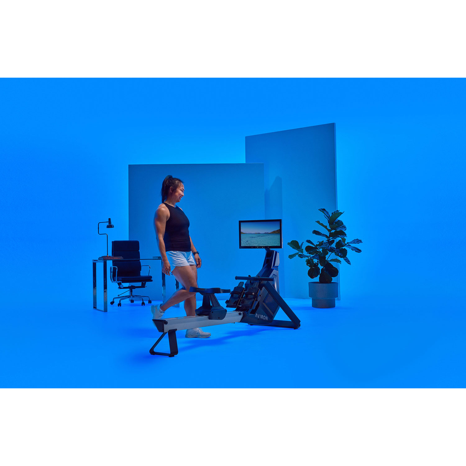 Rameur magnétique/pneumatique basé sur le jeu série Strong avec écran tactile HD de 22 po d'Aviron - Exclusivité de Best Buy