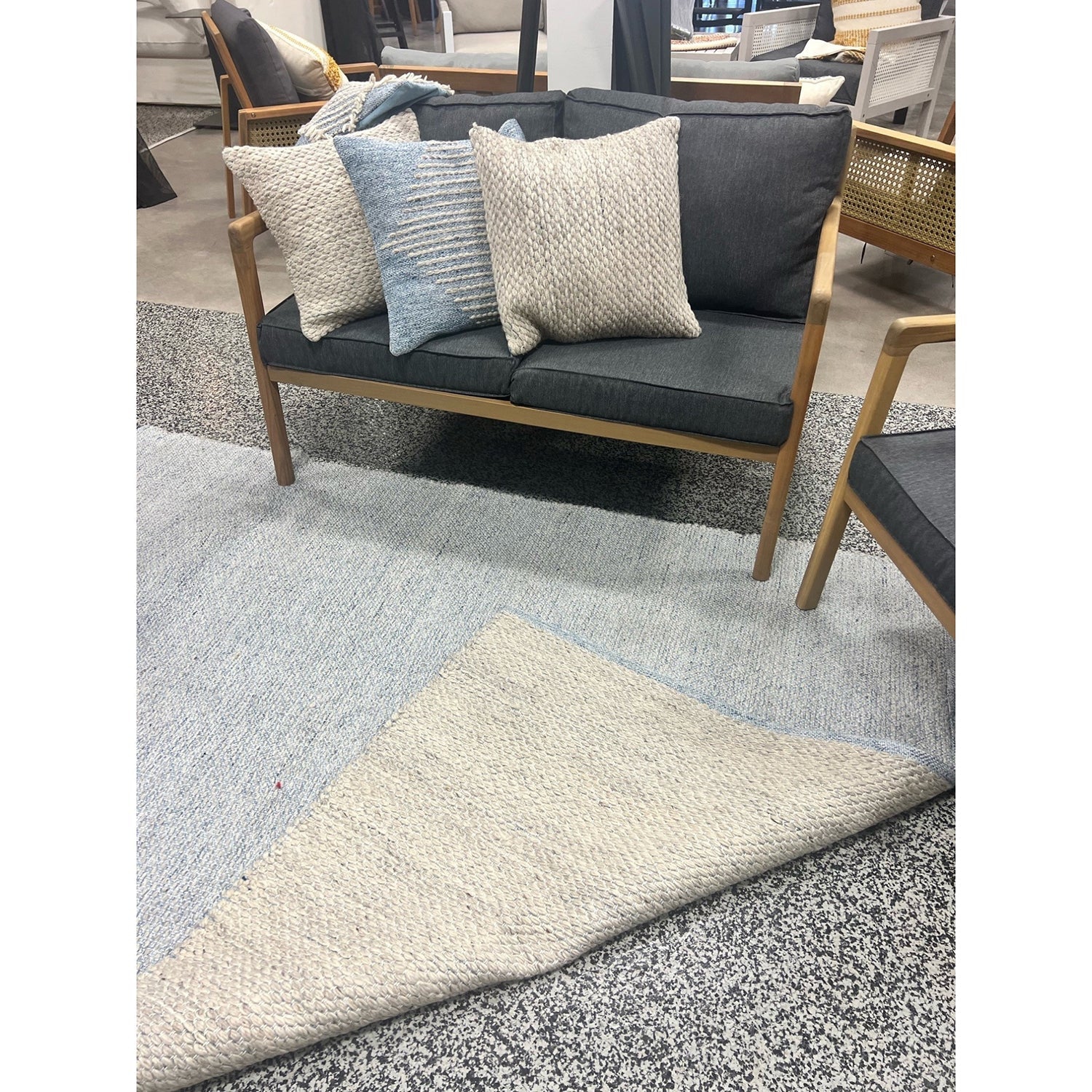 F. Corriveau – Tapis International océan, intérieur/extérieur, 5 x 7 pi