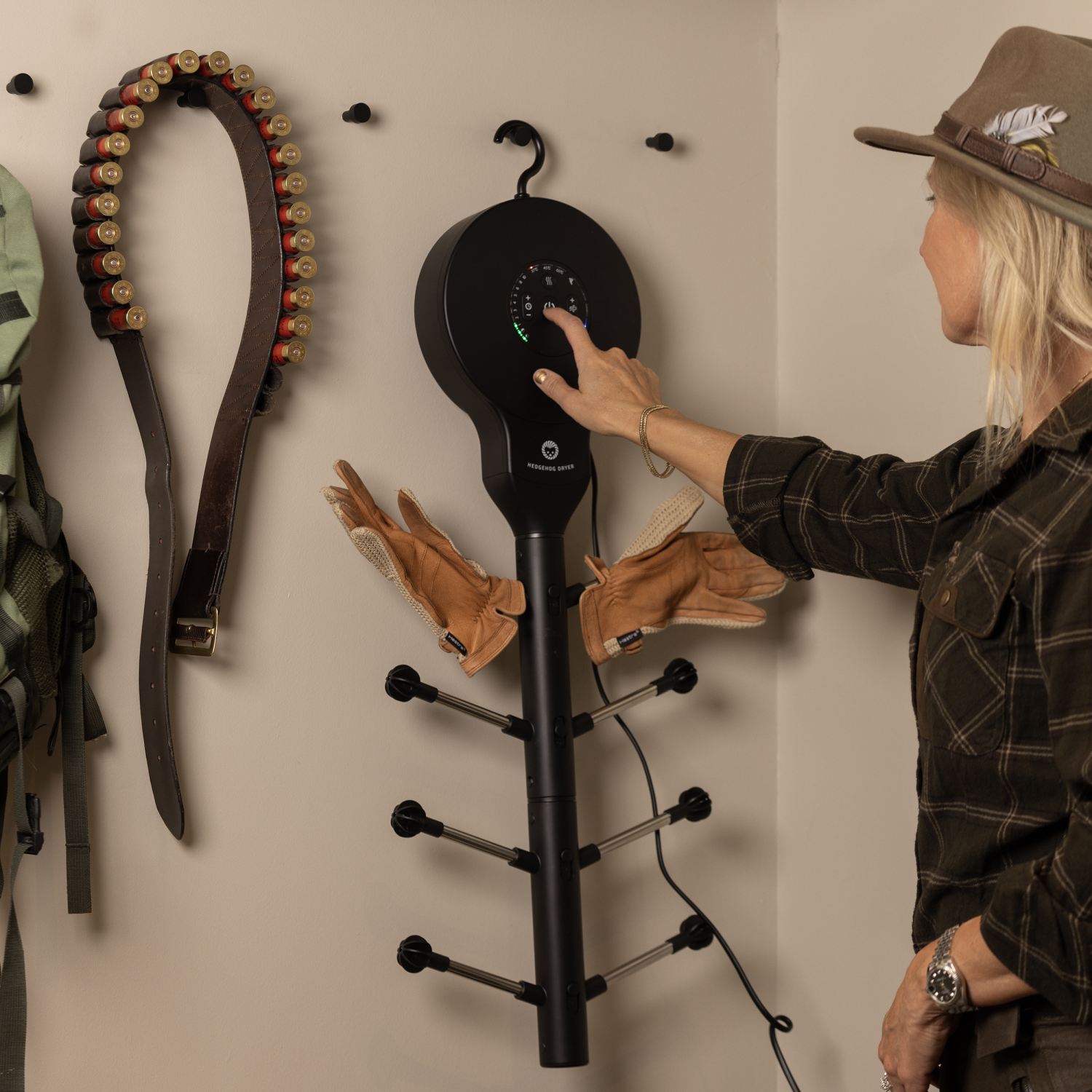 Hedgehog Hanger Black Ionic Shoe and Glove Dryer