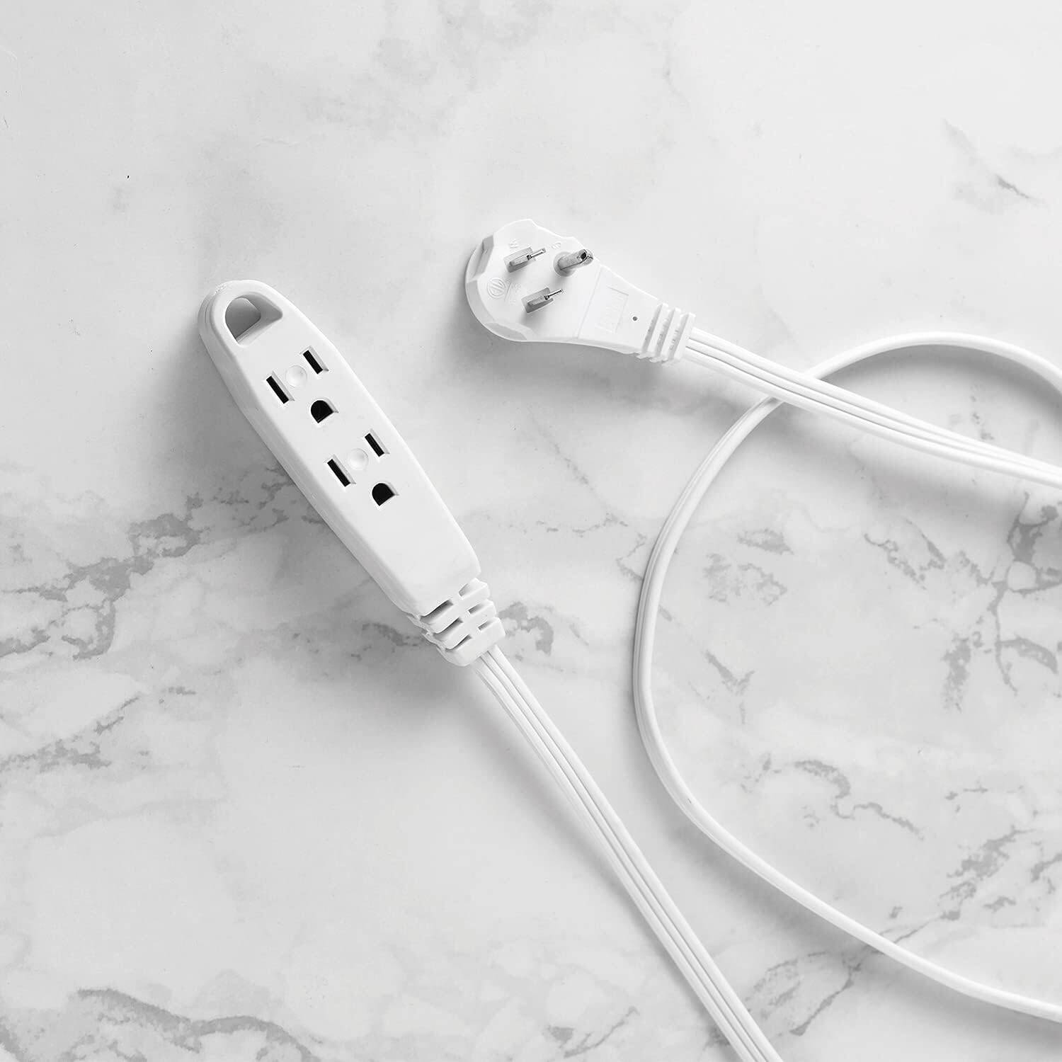 Électrique 10 pi – Rallonge d’intérieur de service moyen à 3 prises, mise à la terre, prise à angle droit, blanc