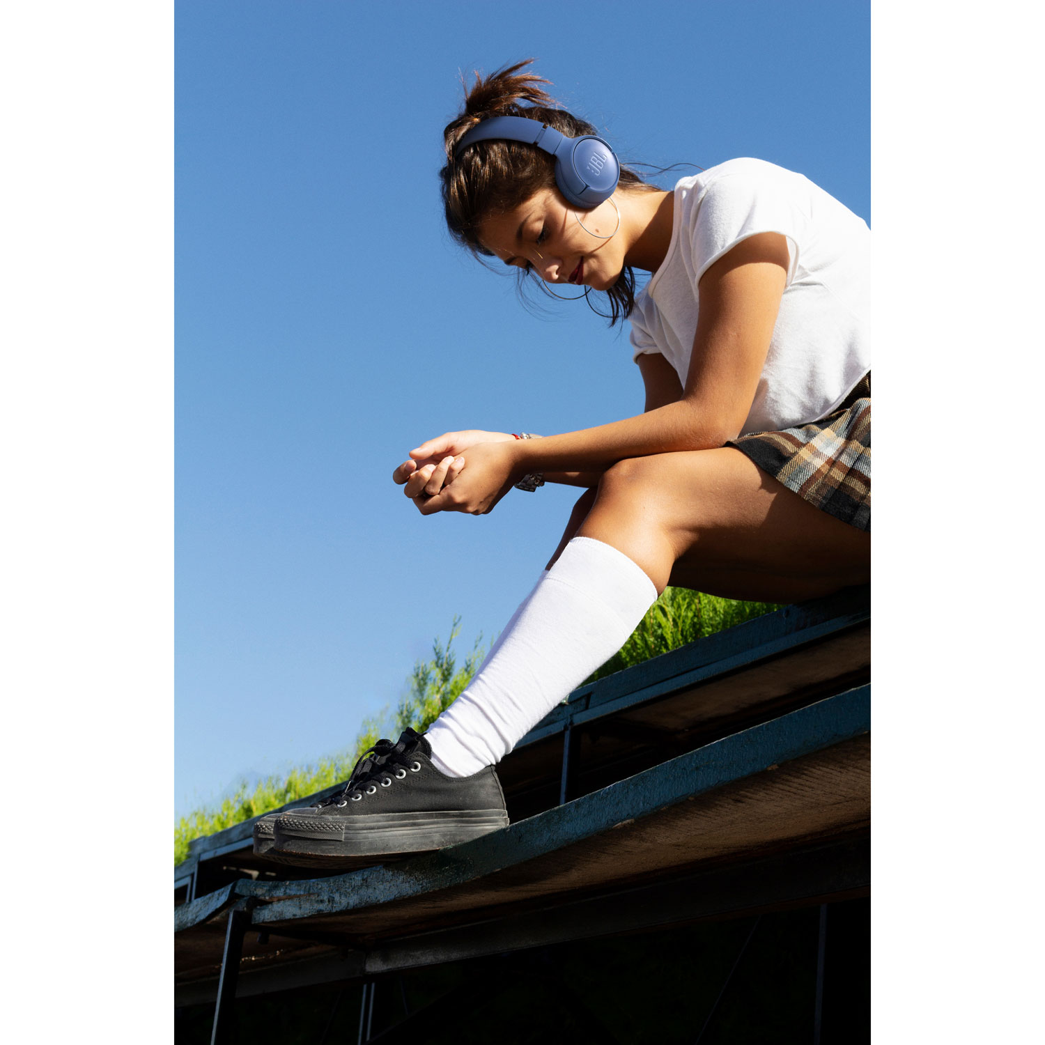 JBL Tune 520BT On-Ear Sound Isolating Bluetooth Headphones - Blue