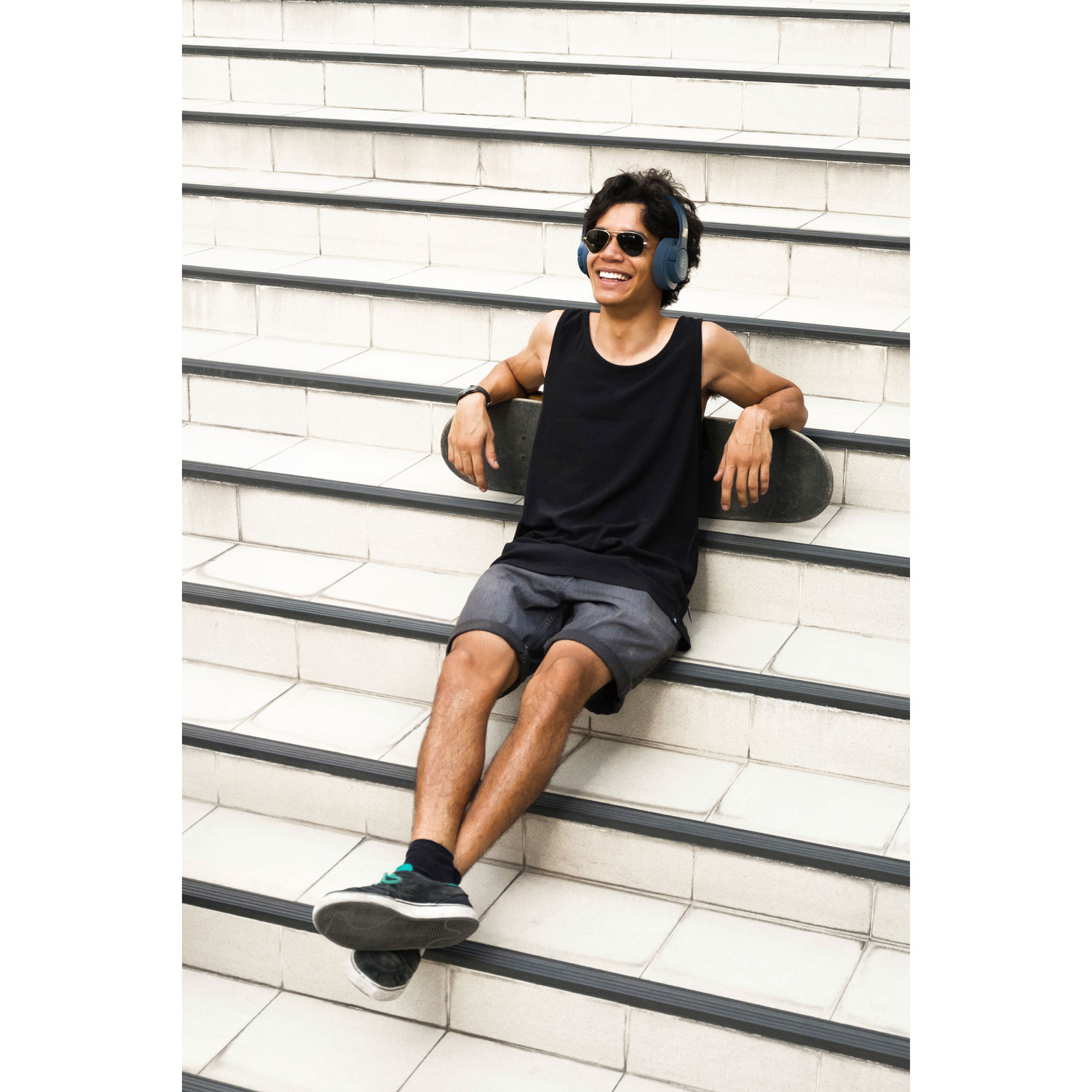 JBL Tune 720BT Over-Ear Sound Isolating Bluetooth Headphones - Blue