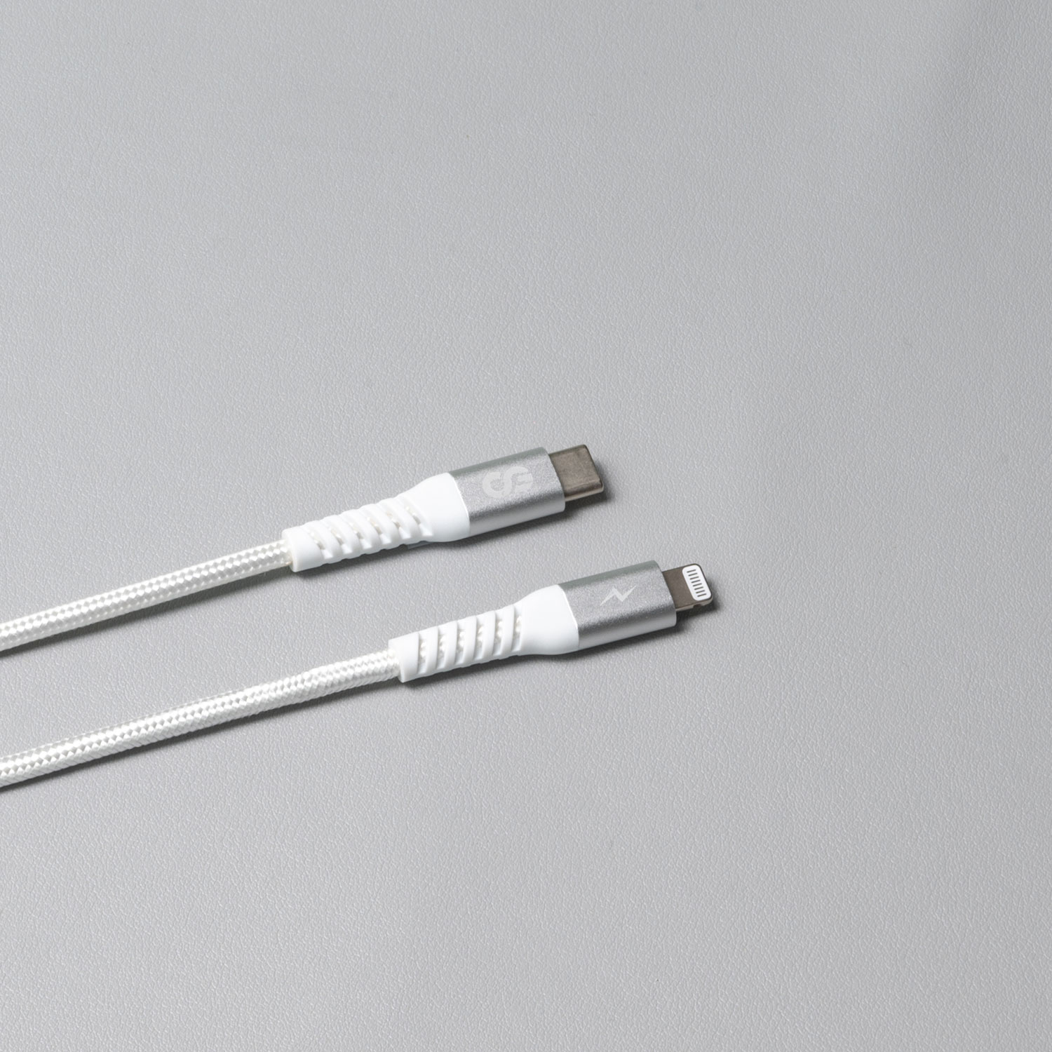 Câble tissé USB-C à Lightning de 1,2 m Vibrance de LOGiiX (LGX-13755) - Blanc