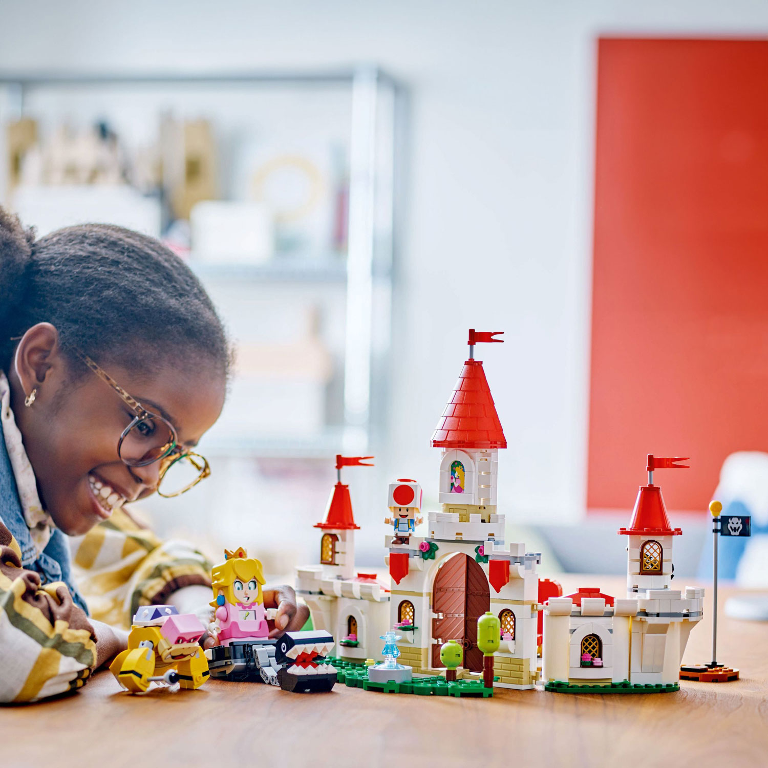 LEGO Super Mario : Combat contre Roy au château de Peach - 738 pièces