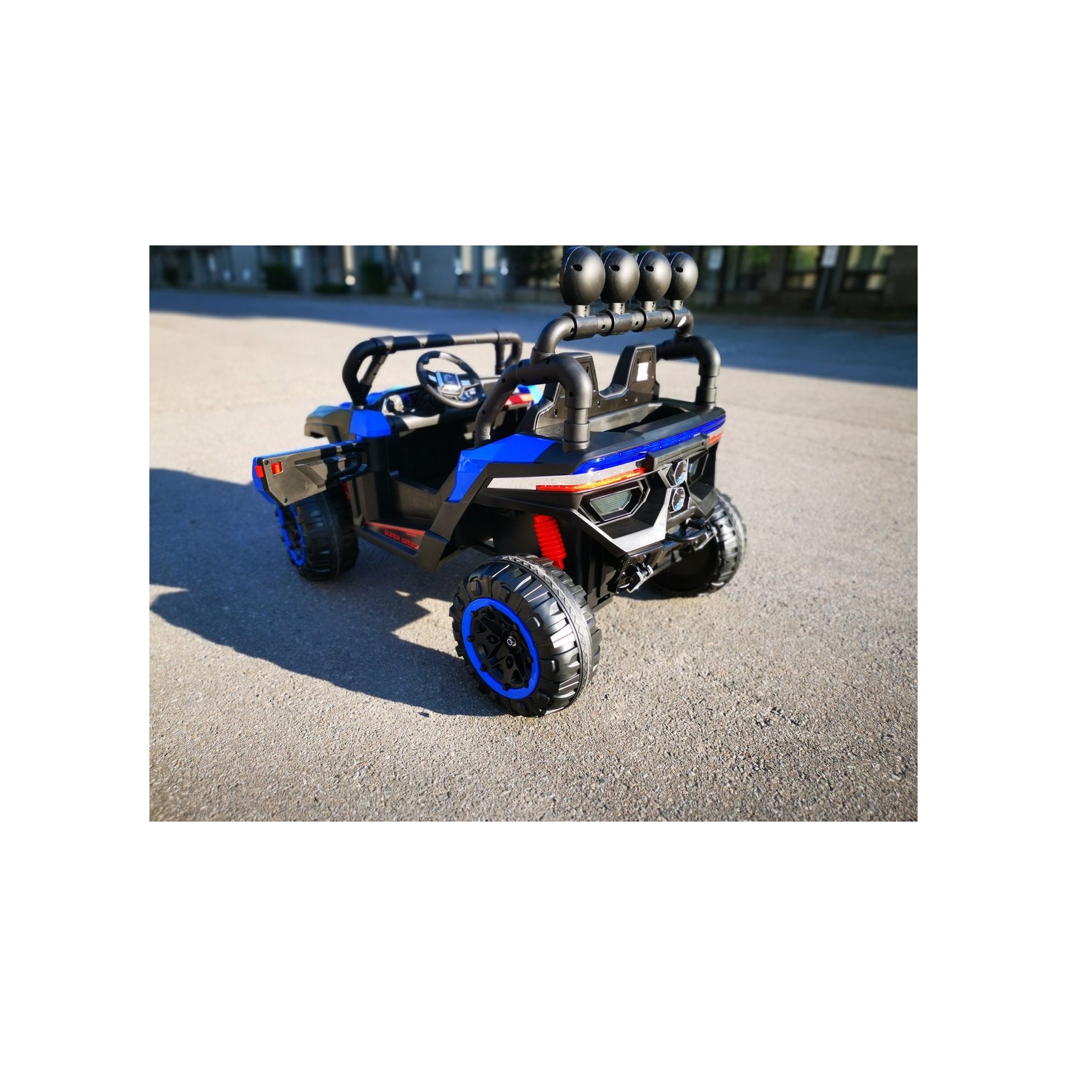 VUTT Super Shock 24&nbsp;V 4x4 à 2 places pour enfants, pneus en caoutchouc améliorés, sièges en cuir avec télécommande