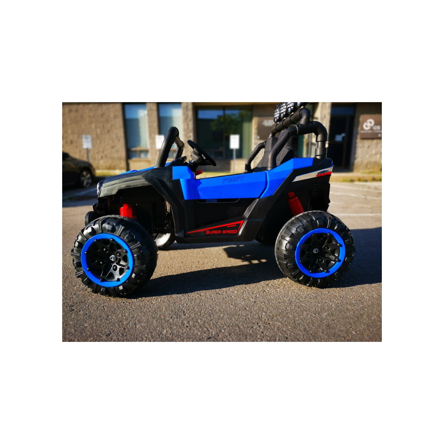 VUTT Super Shock 24&nbsp;V 4x4 à 2 places pour enfants, pneus en caoutchouc améliorés, sièges en cuir avec télécommande