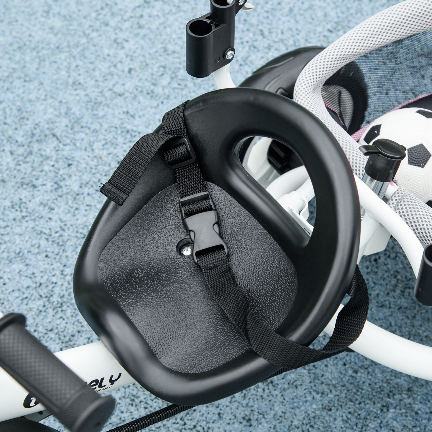 Qaba 6 in 1 Toddler Tricycle, Kids Trike with Foldable Canopy, Removable Parent-Push Handle and Cover, Storage Basket, 5-Point Safety Belt, for Child