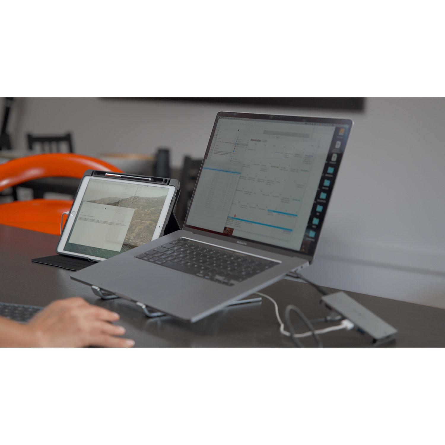 Support ergonomique portatif de Targus pour portable/tablette