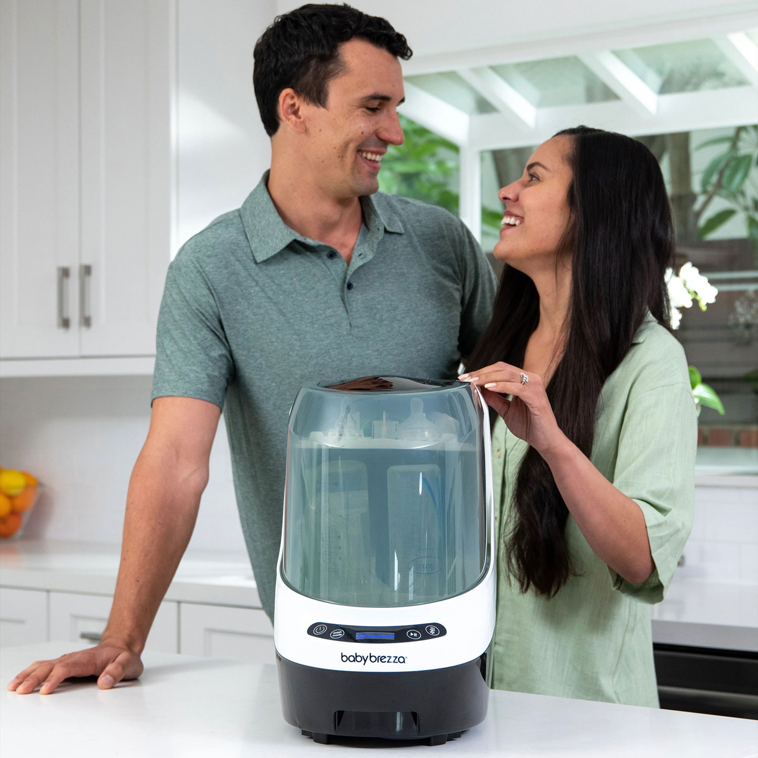 Stérilisateur et séchoir pour biberons Bottle Washer Pro de Baby Brezza - Blanc/Noir