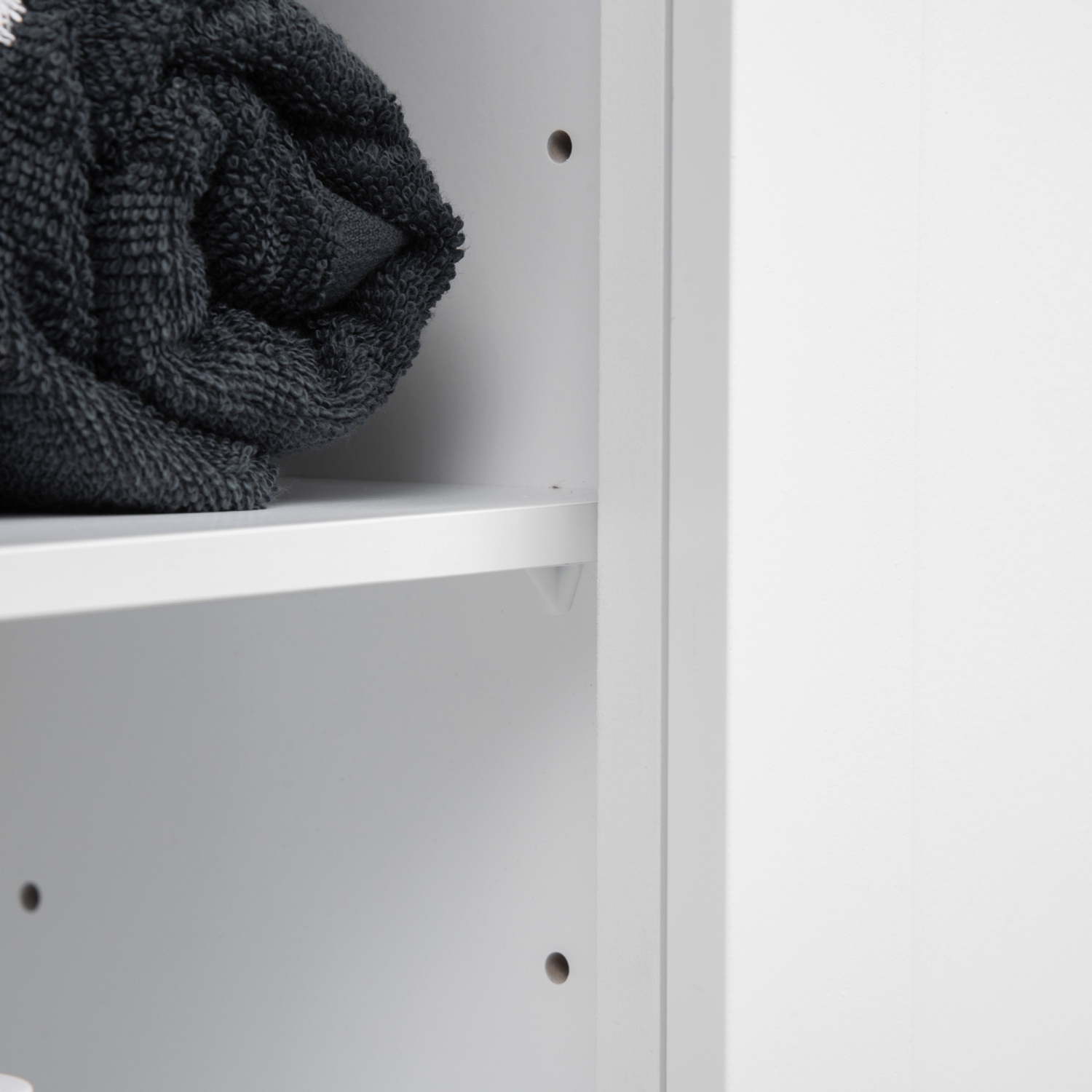 Kleankin – Armoire de rangement pour toilettes, double porte sur range-tout pour salle de bains avec tablette réglable et tablette ouverte, blanc