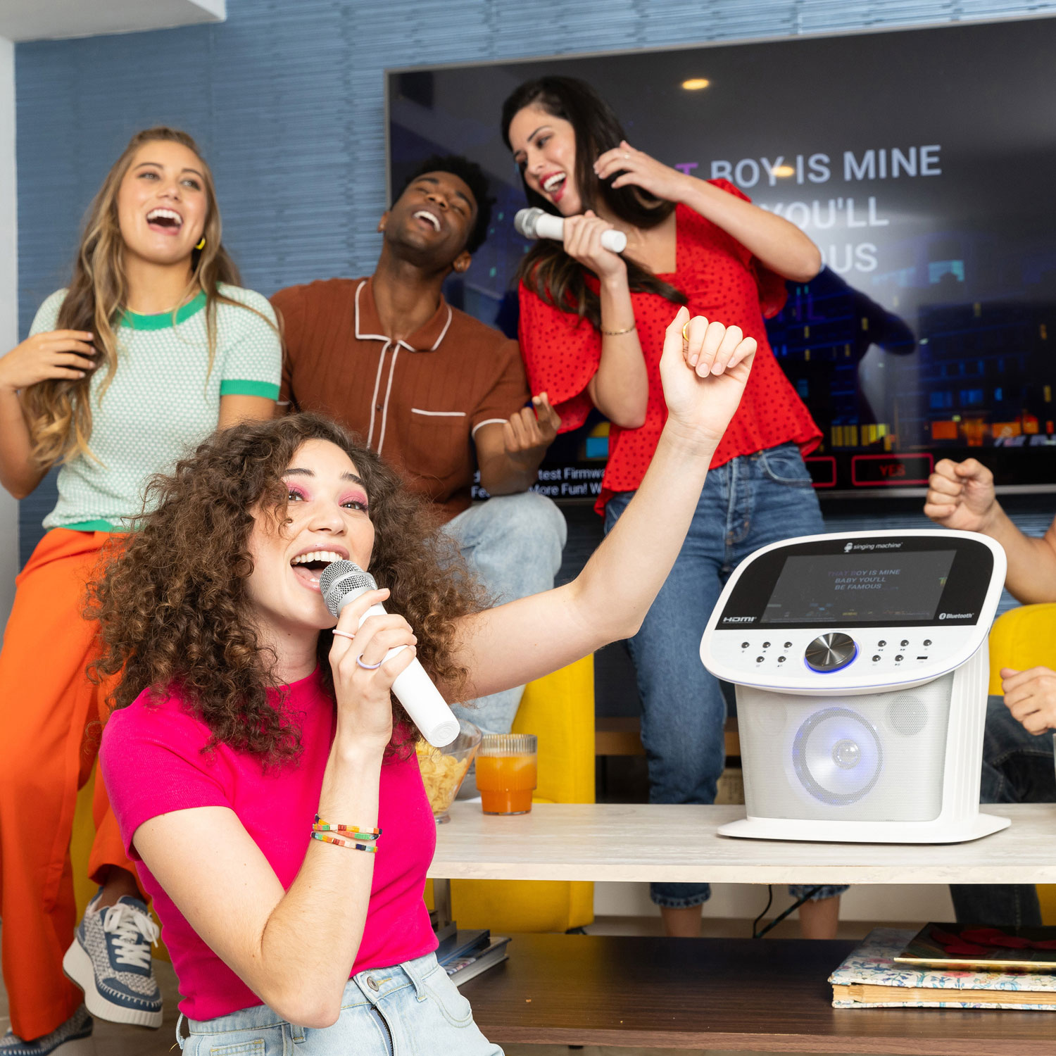 Système de karaoké Wi-Fi et Bluetooth avec microphones sans fil de Singing Machine - Blanc - Exclusivité Best Buy