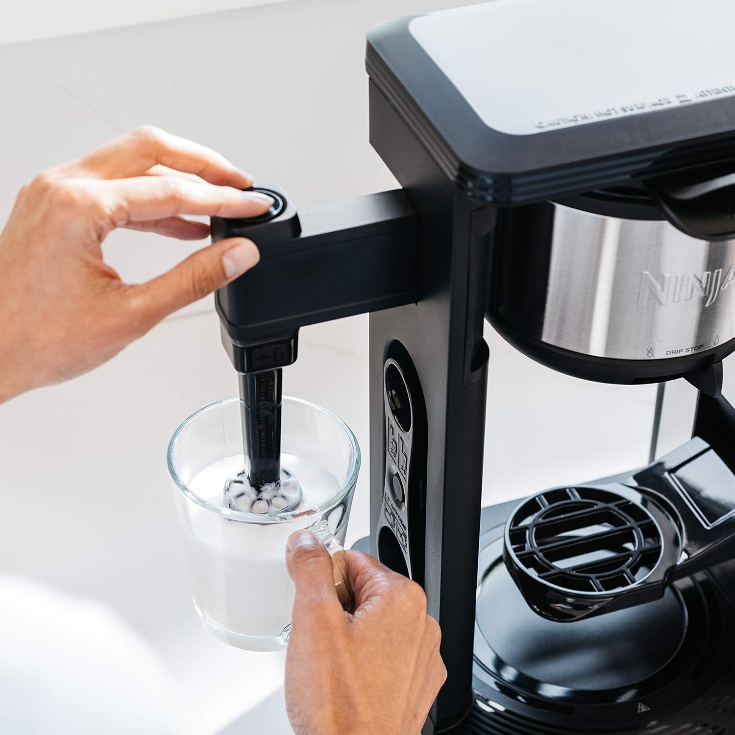 Boîte ouverte - Cafetière multi-usage spécialisée CM401 avec moussoir à lait de Ninja - 10&nbsp;tasses - Noir