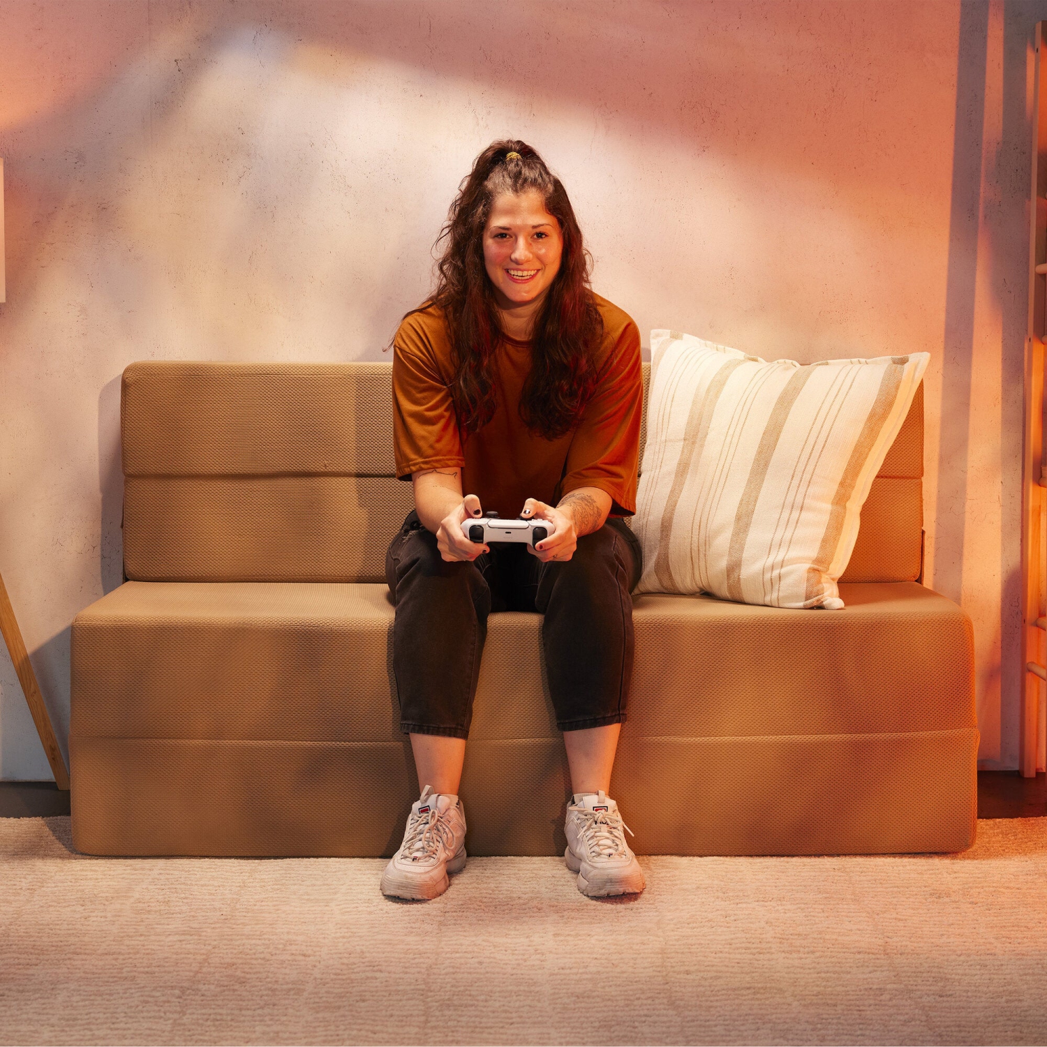 Matelas et sofa pliants en mousse à mémoire PolyCouch de Polysleep – pour invités, sous-sols, dortoirs de collège, salon ou chambre d'enfant – Beige,