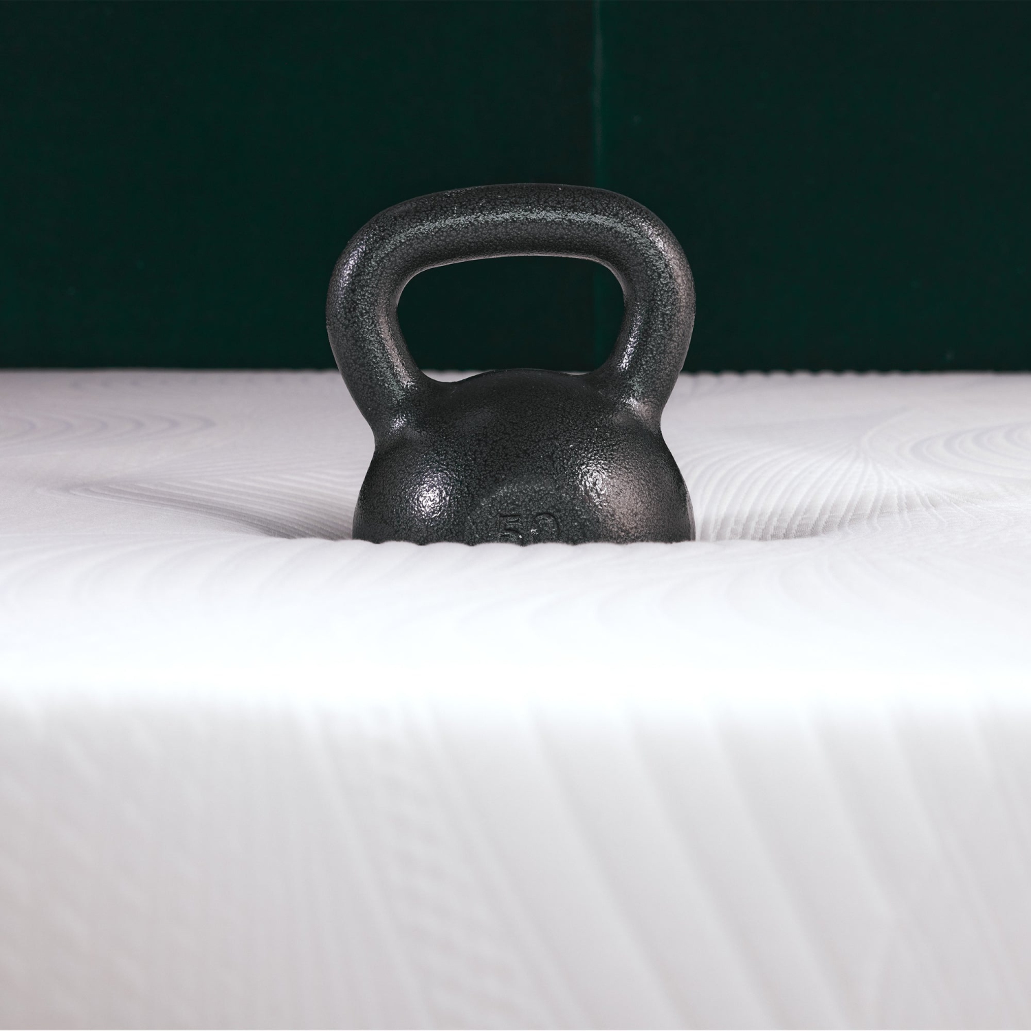 Matelas en mousse à mémoire de 9 po Sierra de Polysleep – matelas mi-ferme dans une boîte, fabriqué au Canada avec mousse antimicrobienne – Grand lit