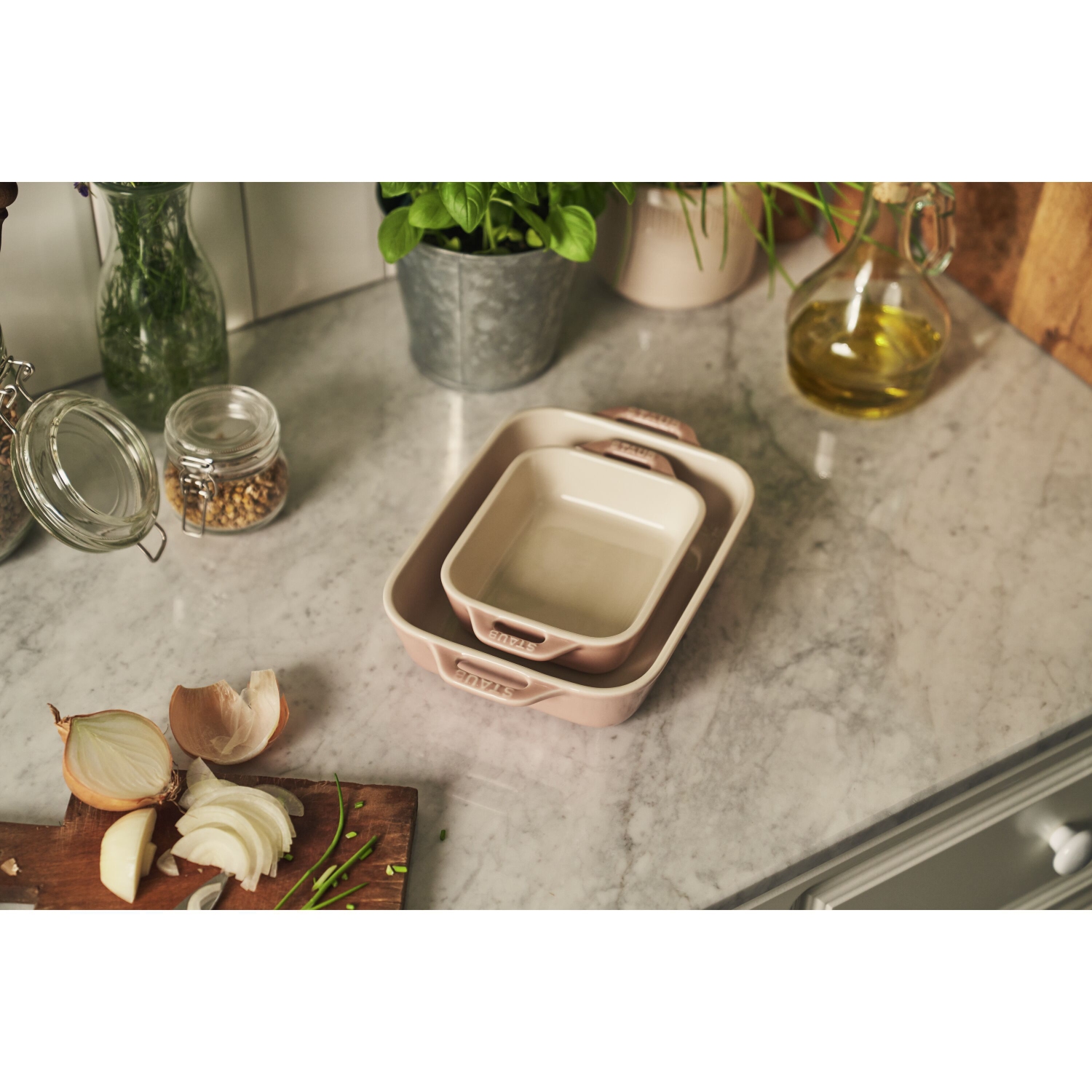 Ensemble de plats de cuisson rectangulaires en céramique de STAUB, Macaron rose pâle, 2 pièces