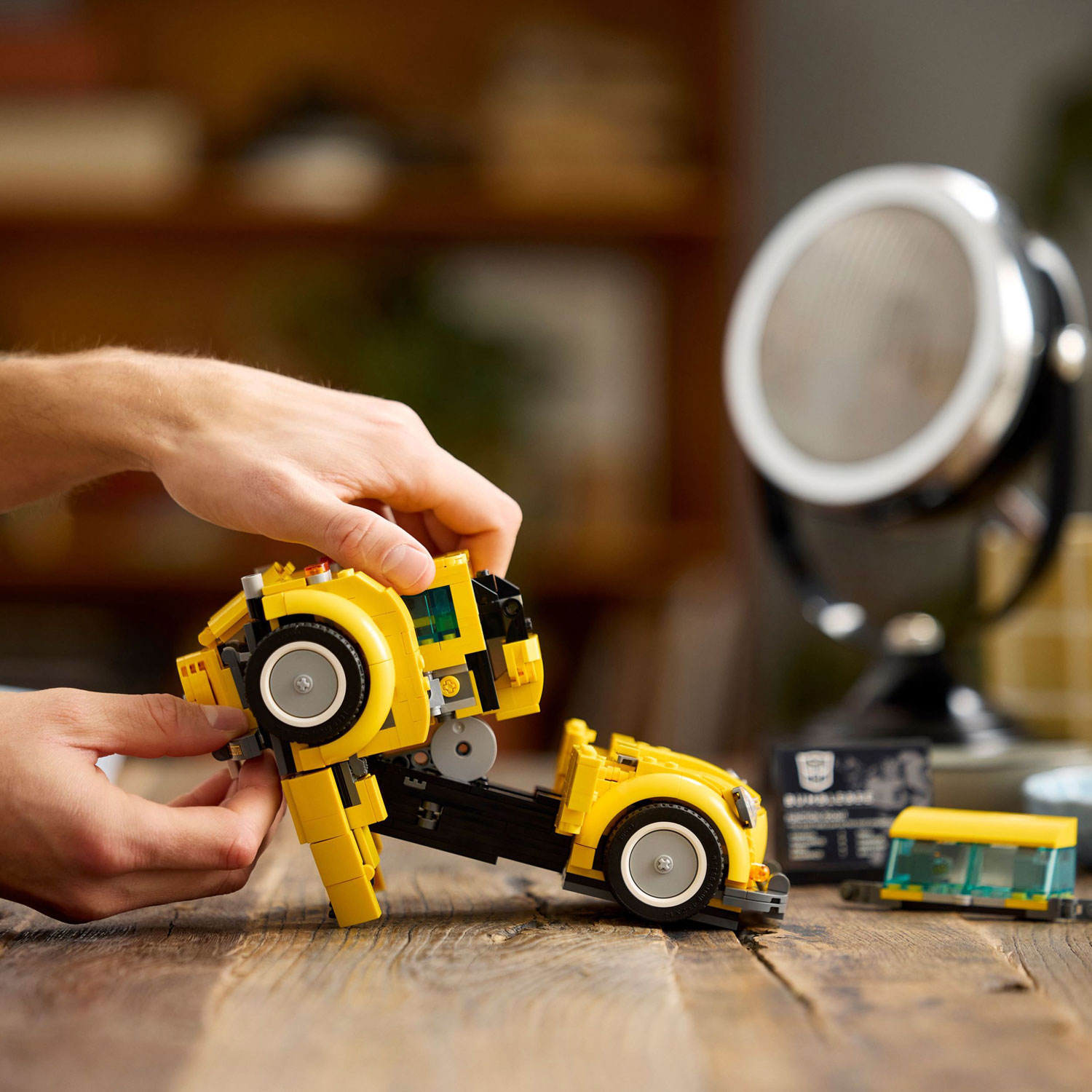 LEGO Icons: Bumblebee - 950 pièces