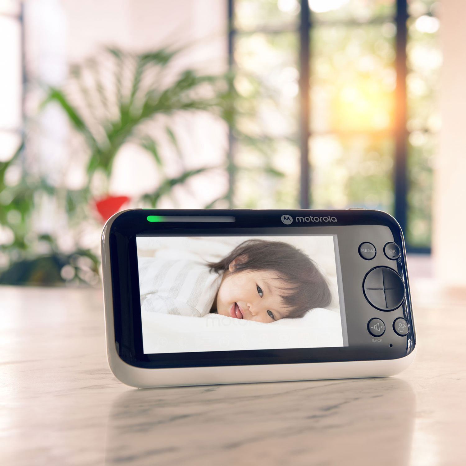 Interphone de surveillance vidéo motorisé HD 5 po de Motorola avec indicateur de niveau sonore DEL - Blanc