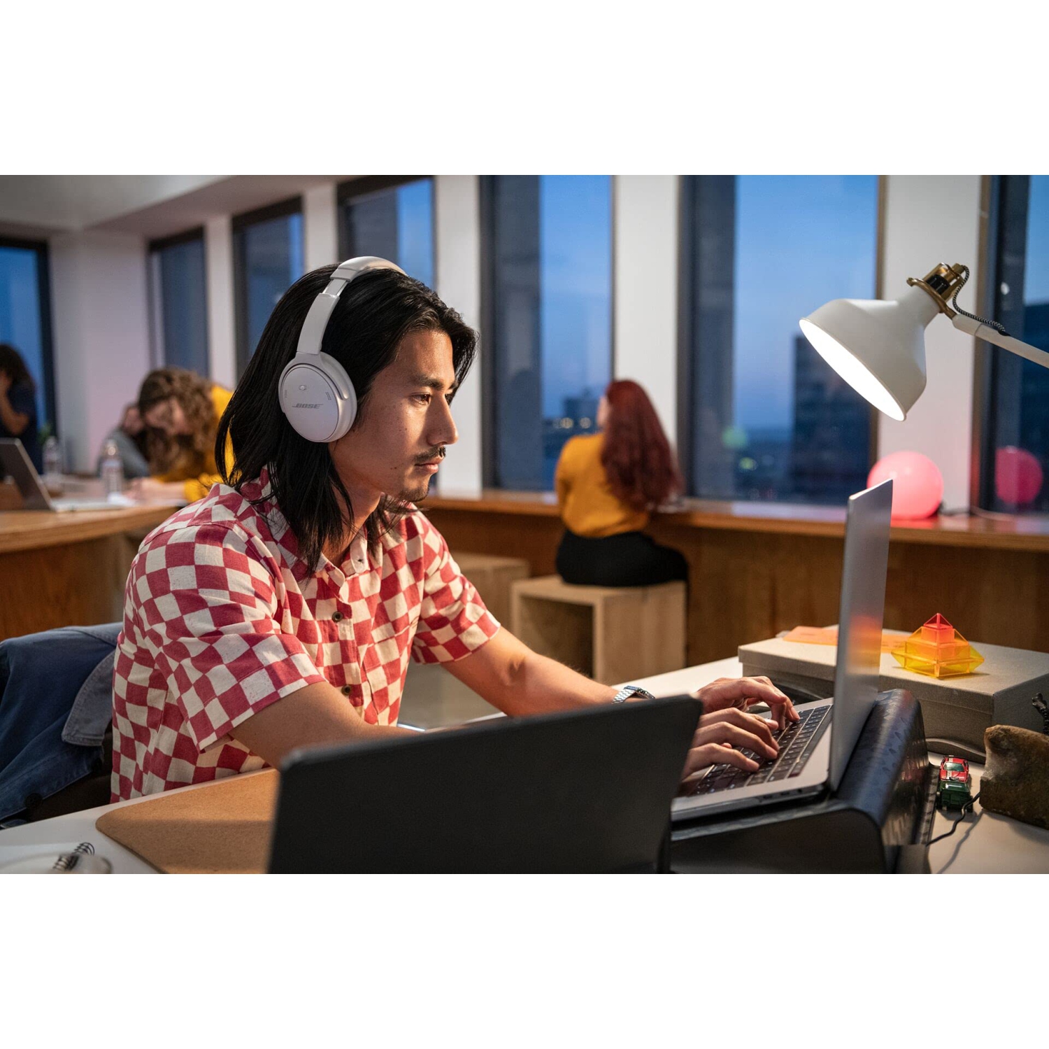 Casque d'écoute sans fil Bluetooth à suppression du bruit QuietComfort 45 de Bose - fumée blanche