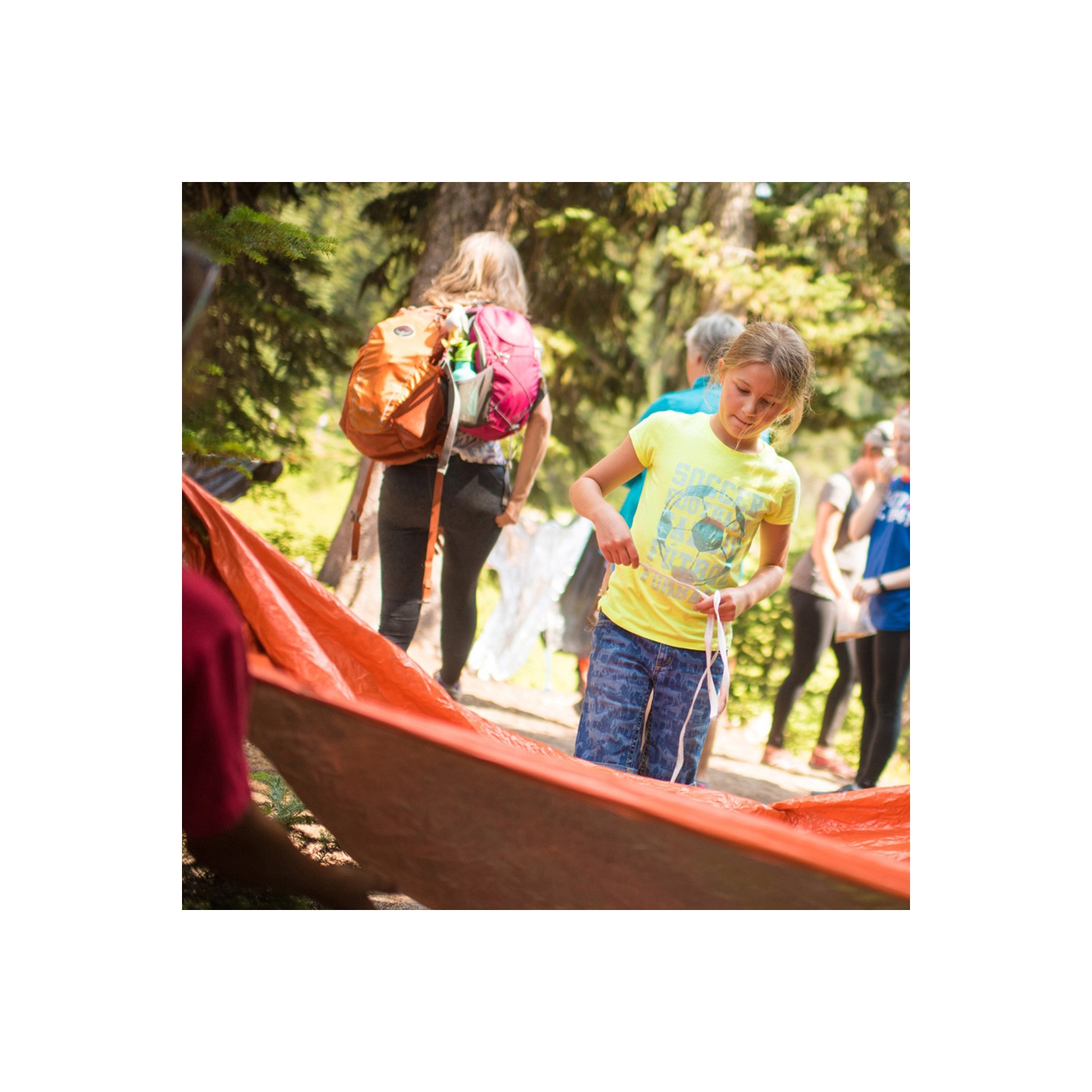 Ensemble de survie avec couverture d'urgence d'axGear, équipement de camping de randonnée pour l'extérieur, avec espace en bisens