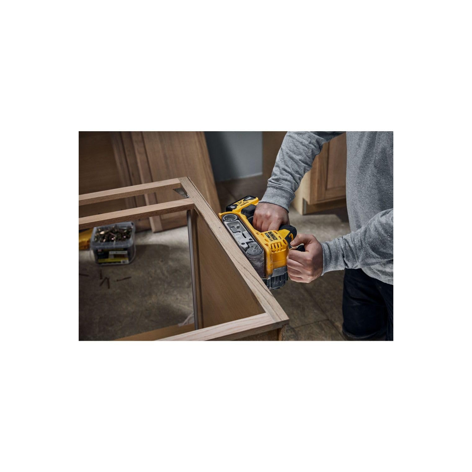 Ponceuse à courroie sans balai DeWALT 20&nbsp;V MAX 3 x 21 po, outil sans fil seulement