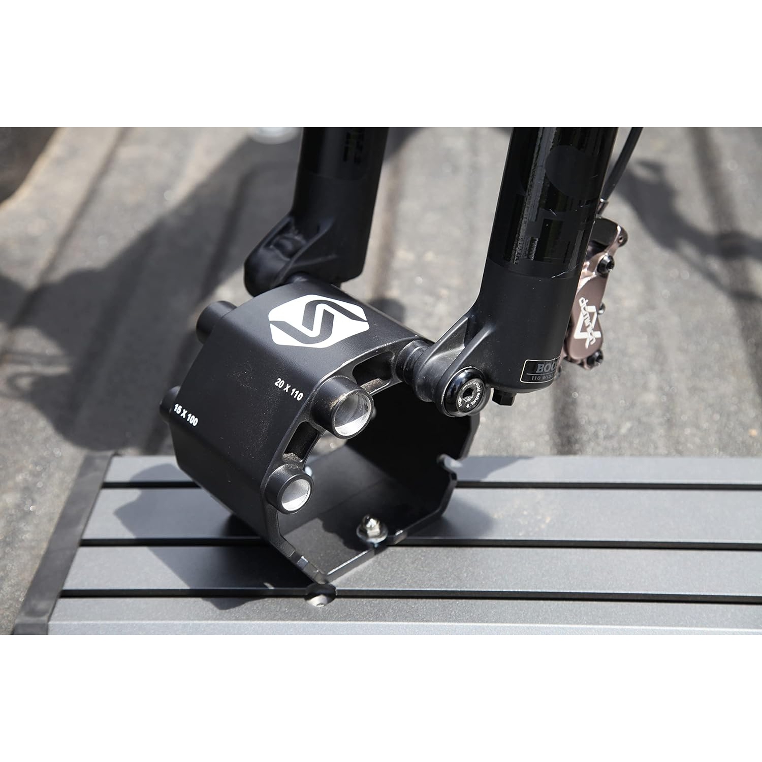 Saris Thru Axle Traps Bike Fork Mount, Cycling Bike Fork Holder for Tracks