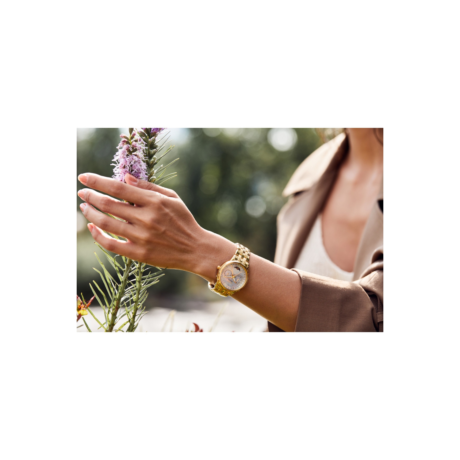 Montre pour femmes Calendrier Eco-Drive de Citizen 37 mm avec boîtier et bracelet en acier inoxydable doré et cadran blanc