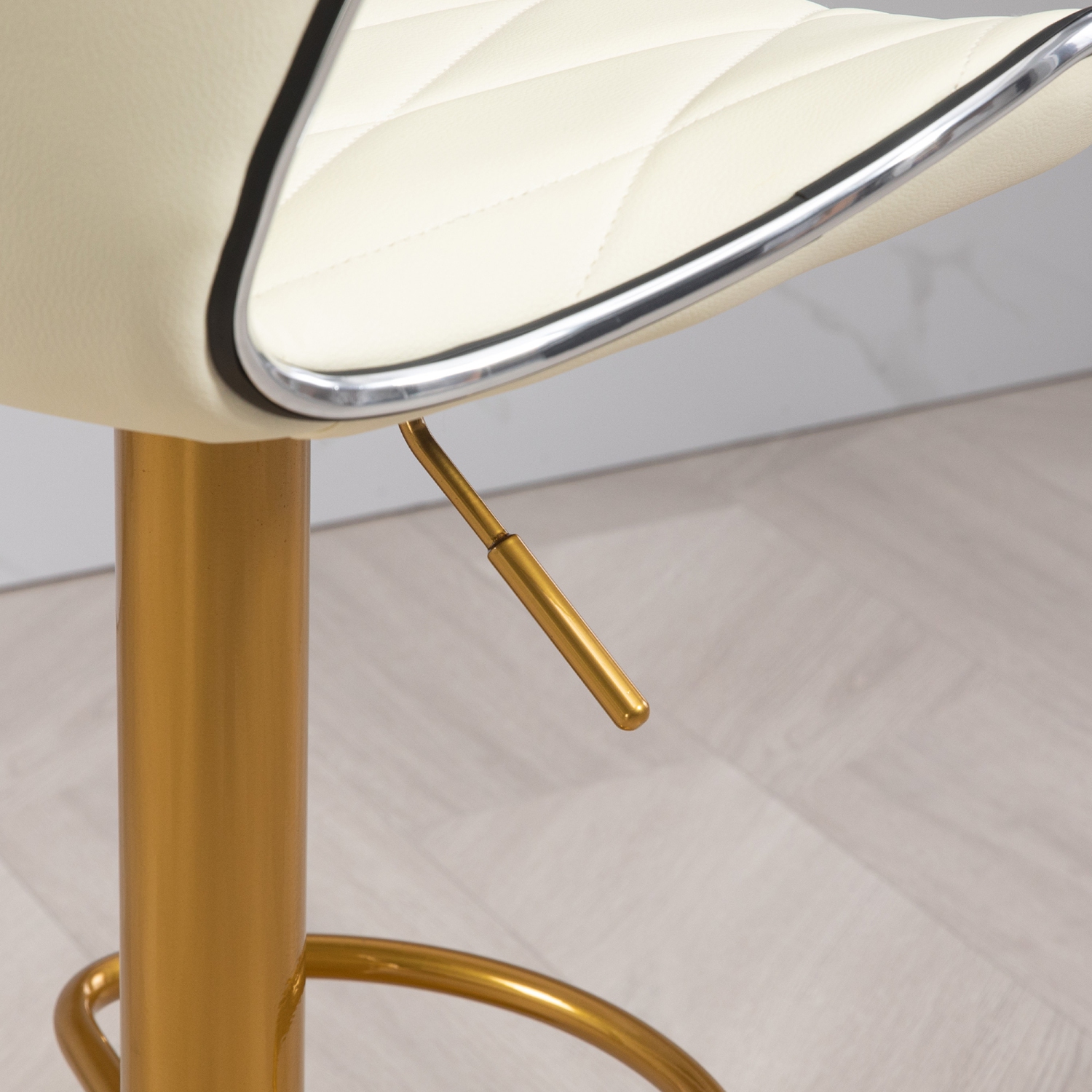 HOMCOM Bar Stools Set of 2, Luxurious Swivel Counter Stools with Adjustable Height, PU Leather Upholstered Counter Height Kitchen Stools with Back,