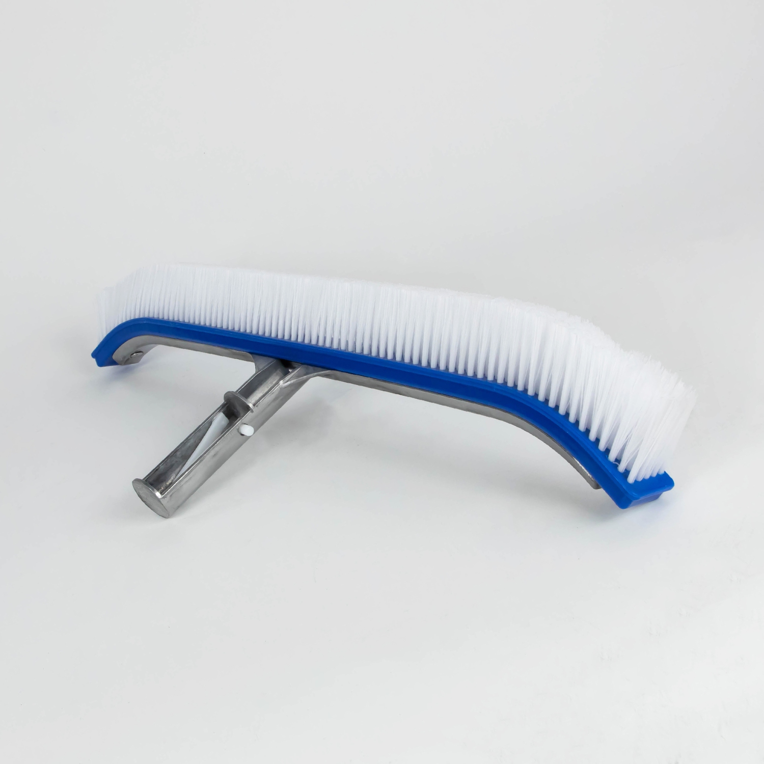 Brosse murale de piscine incurvée grise de 18 po