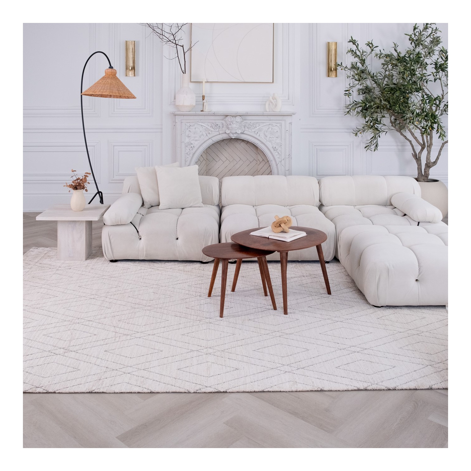 Tapis d'intérieur vert branche Eirene à motif géométrique comtemporain beige/gris