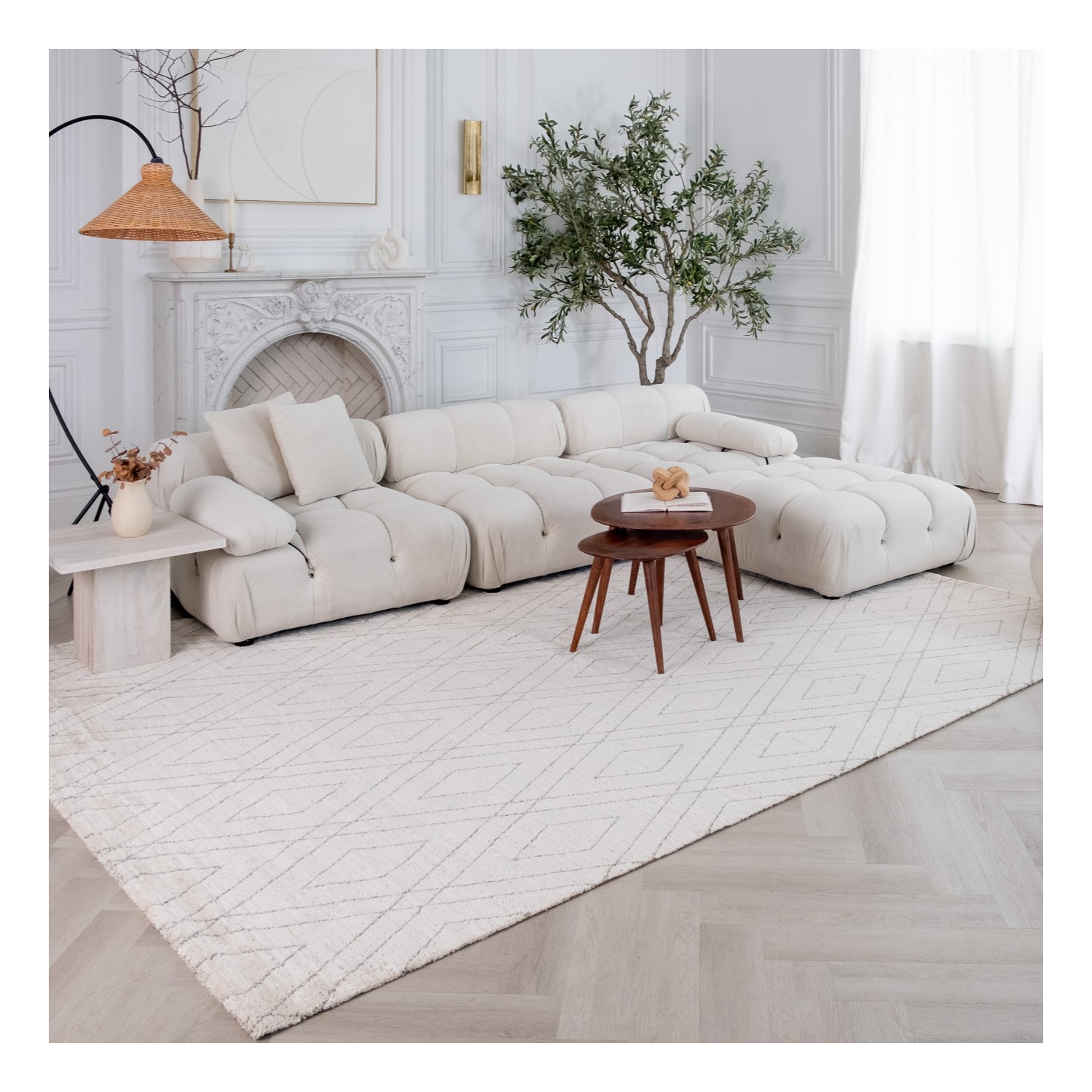 Tapis d'intérieur vert branche Eirene à motif géométrique comtemporain beige/gris