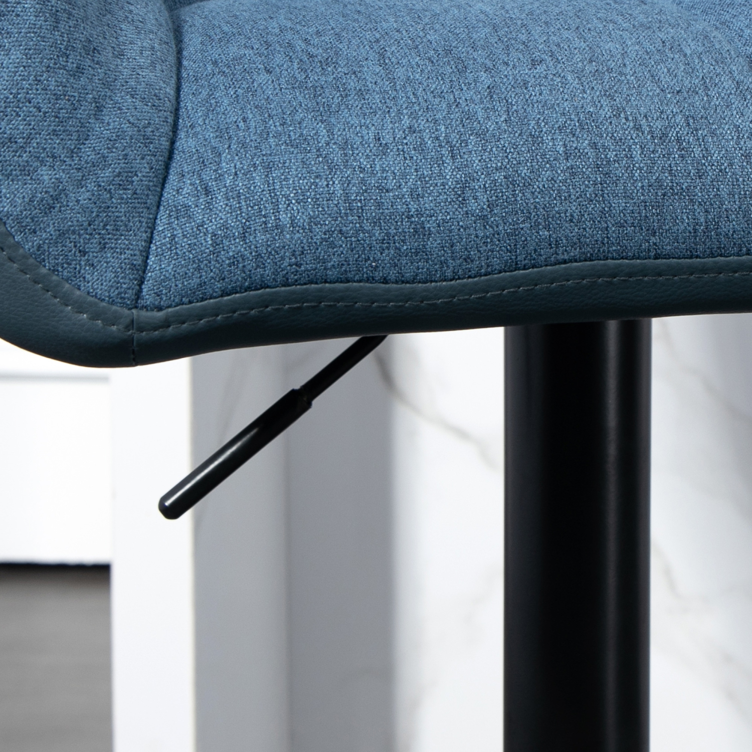 HOMCOM – Ensemble de 2 tabourets de bar ajustables, tabourets pivotants en lin capitonné avec repose-pieds et accoudoirs, chaises de bar pour