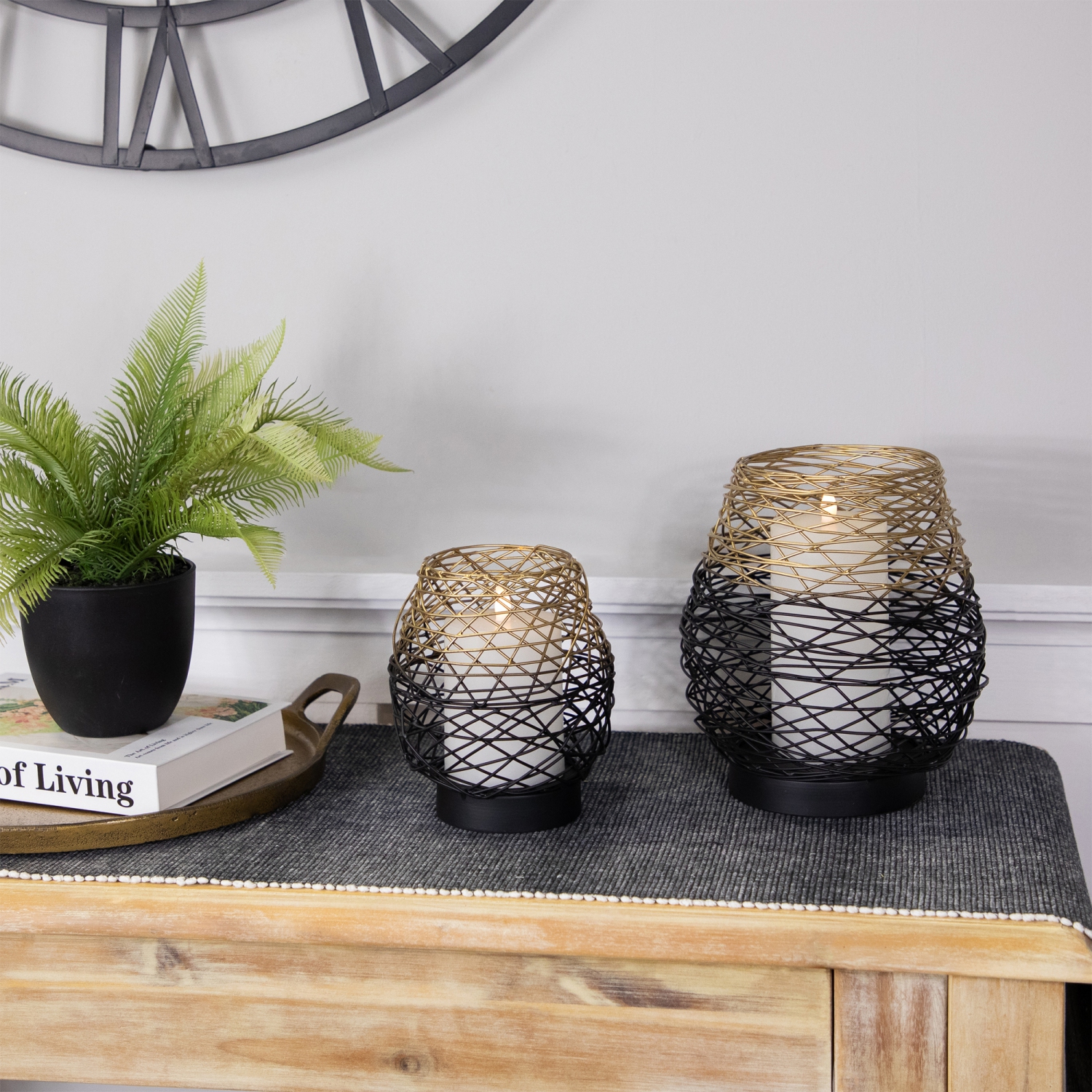 Grand porte-bougie pilier en fer tissé ombré de 8,5 po - Noir et doré