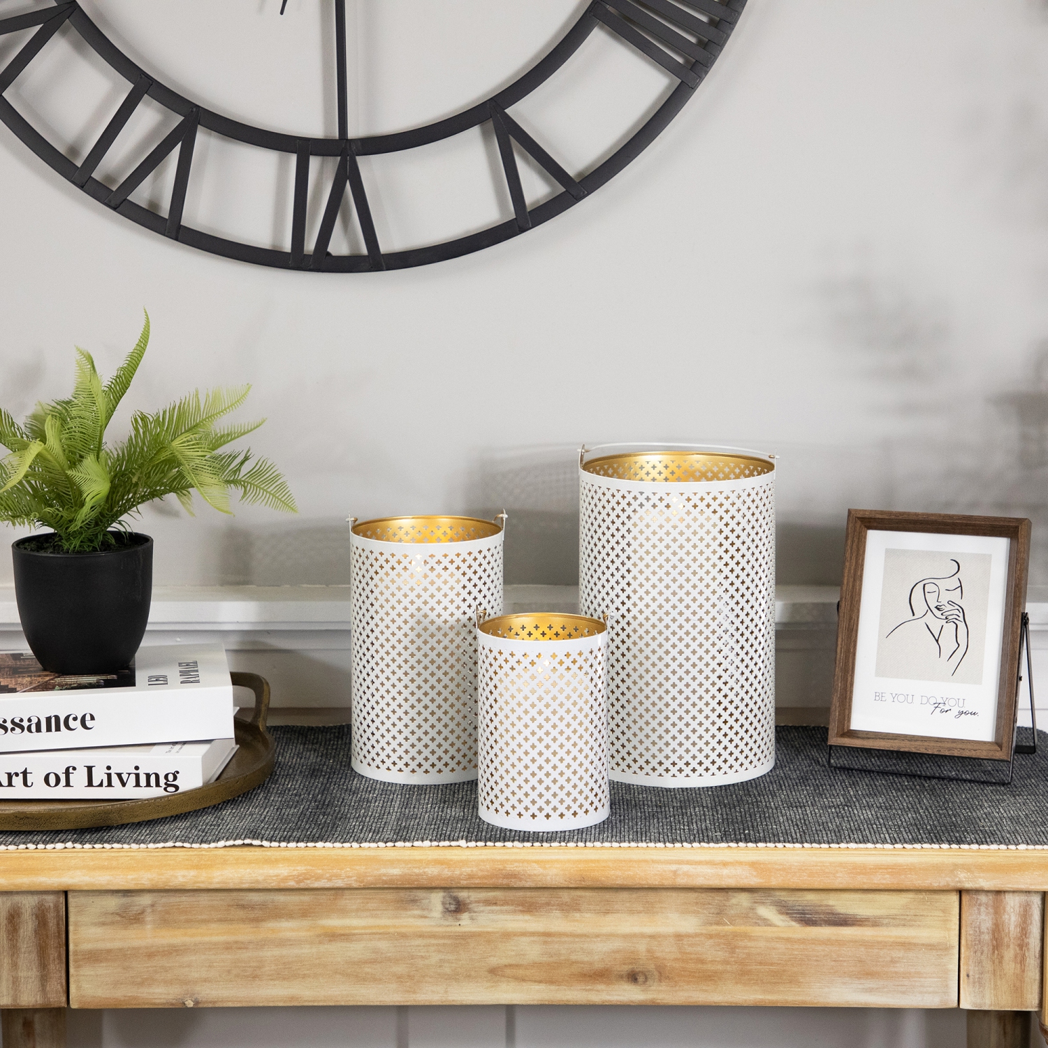 Bougeoirs en fer coupés au laser avec poignées - 10 po - Blanc et doré - Ensemble de 3