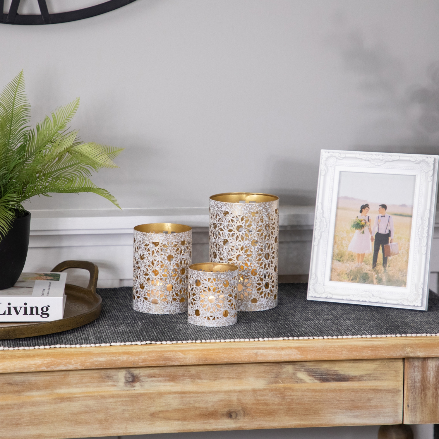 Bougeoirs votifs en fer coupés au laser - 6,25 po - fini blanc et doré - Ensemble de 3